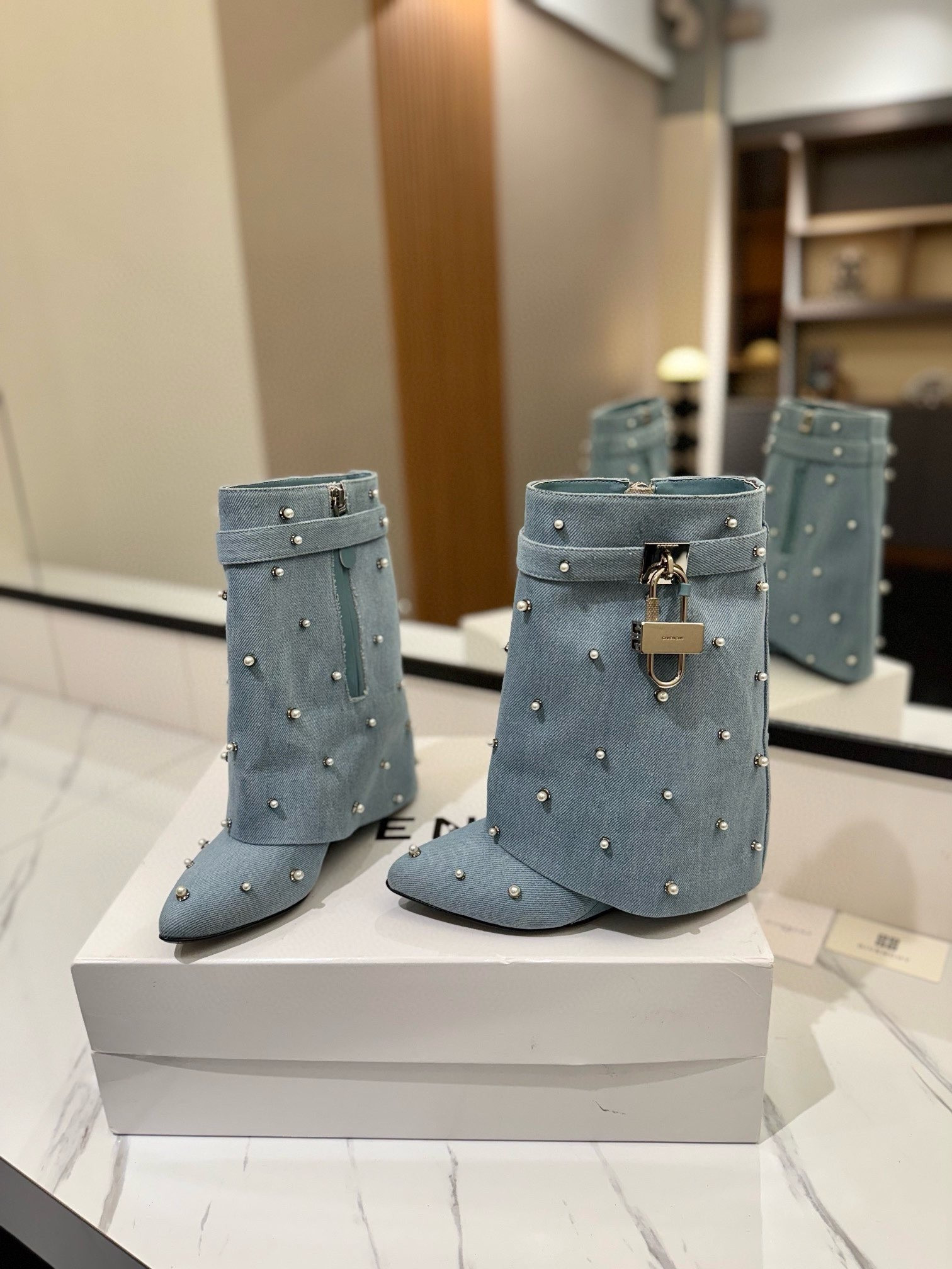 ua G1uenchy boots