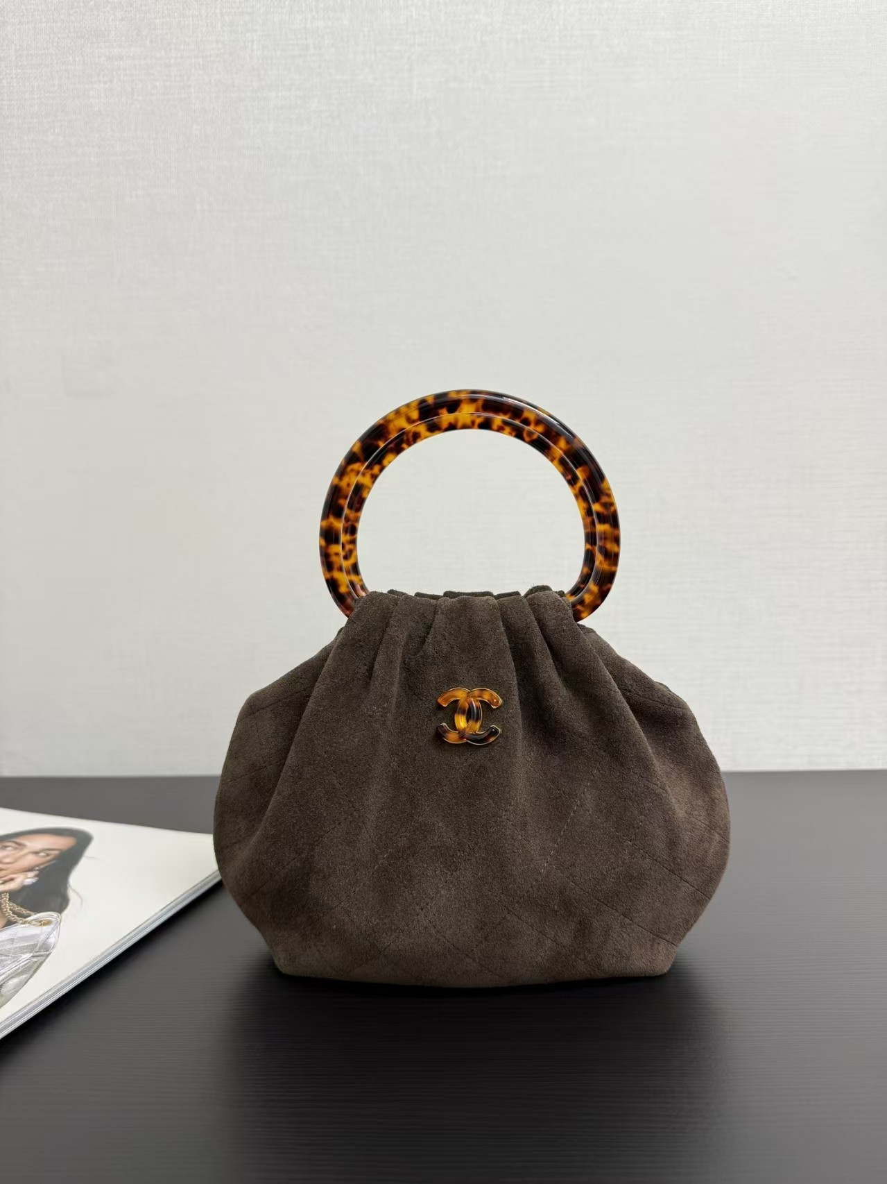 Ch*el pouch 16x26(included handle height)x4.5cm