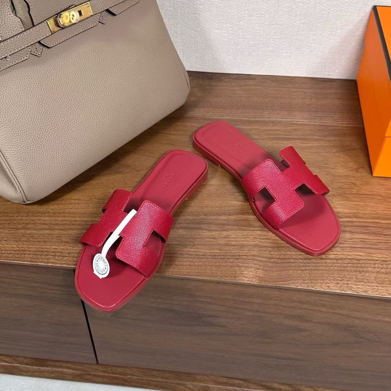 ua H**mes oran sandal