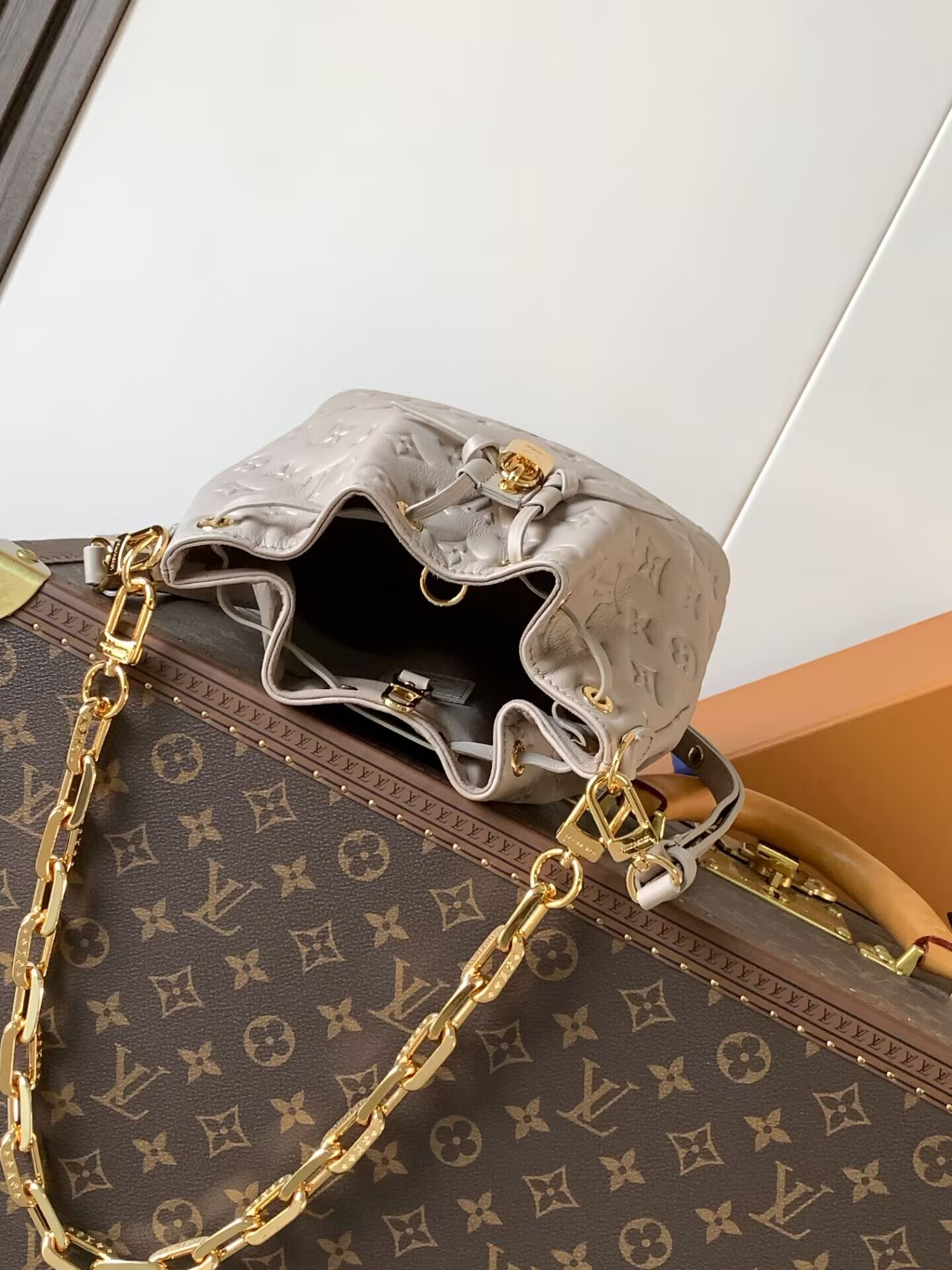 LV Coussin Bucket M26530 20x10x20cm