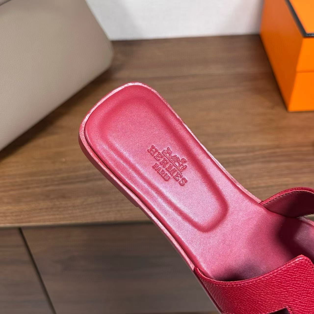 ua H**mes oran sandal
