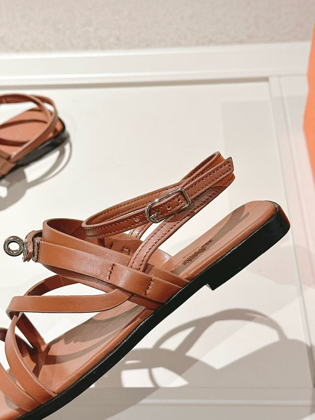 ua H**mes june sandal