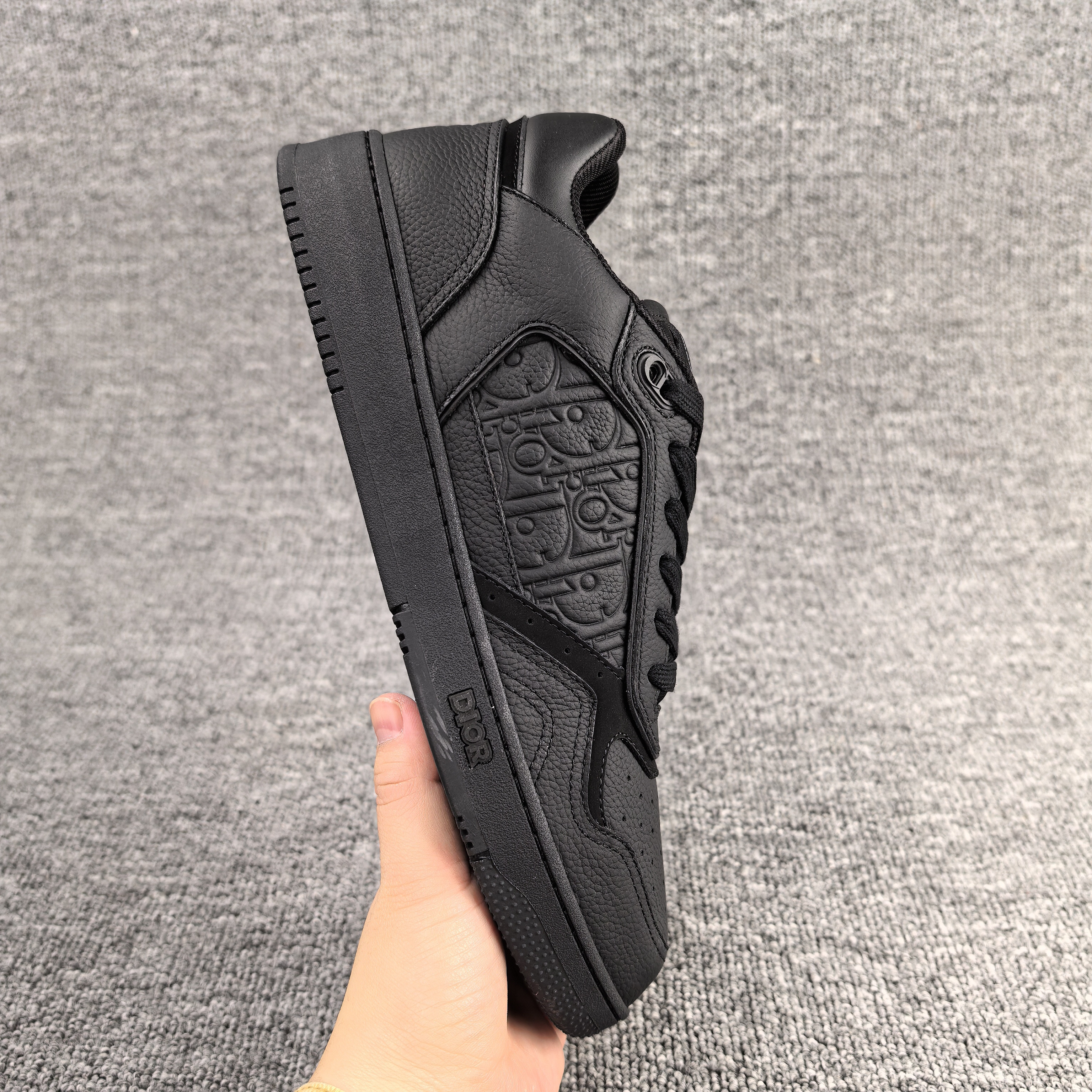 ua D*or sneaker