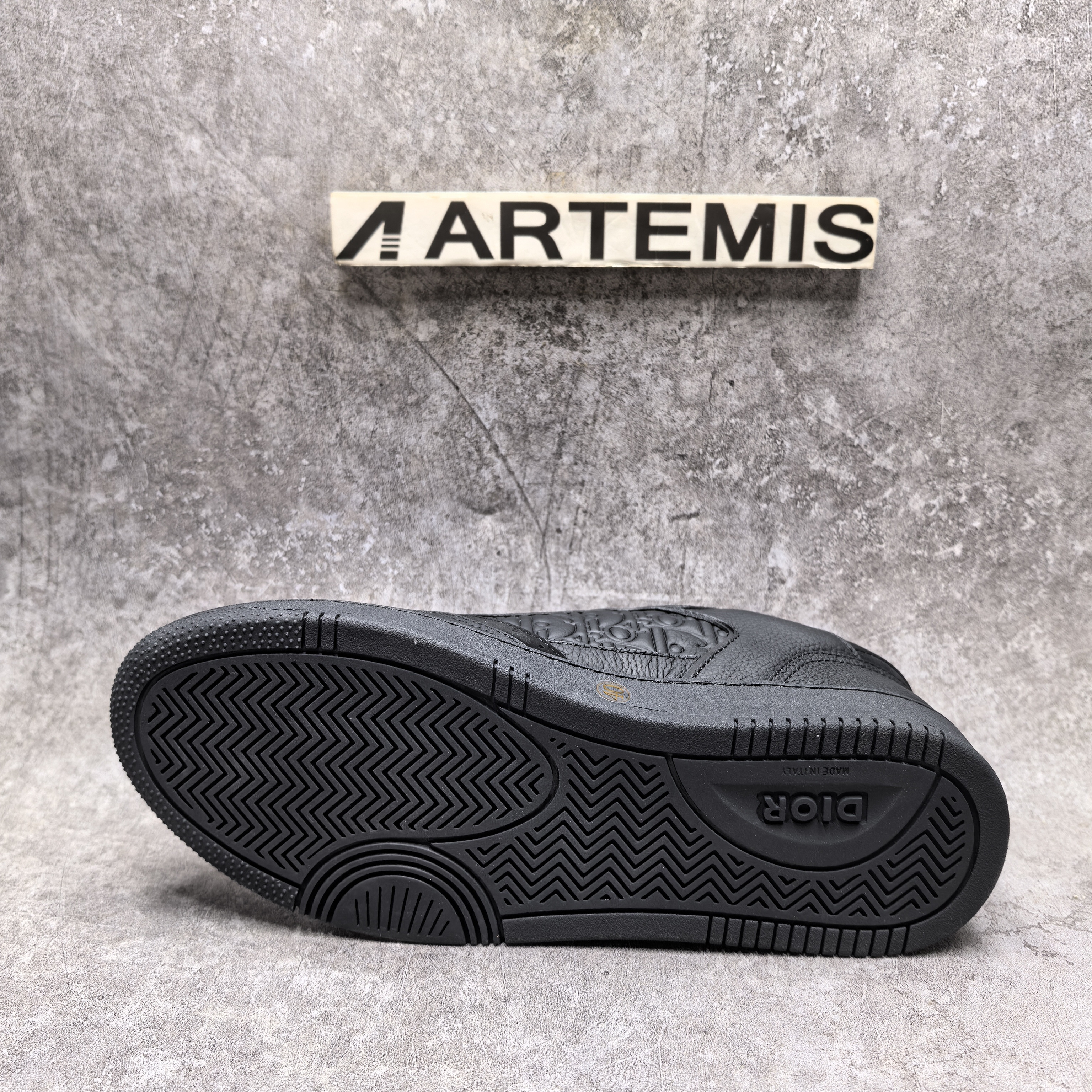 ua D*or sneaker