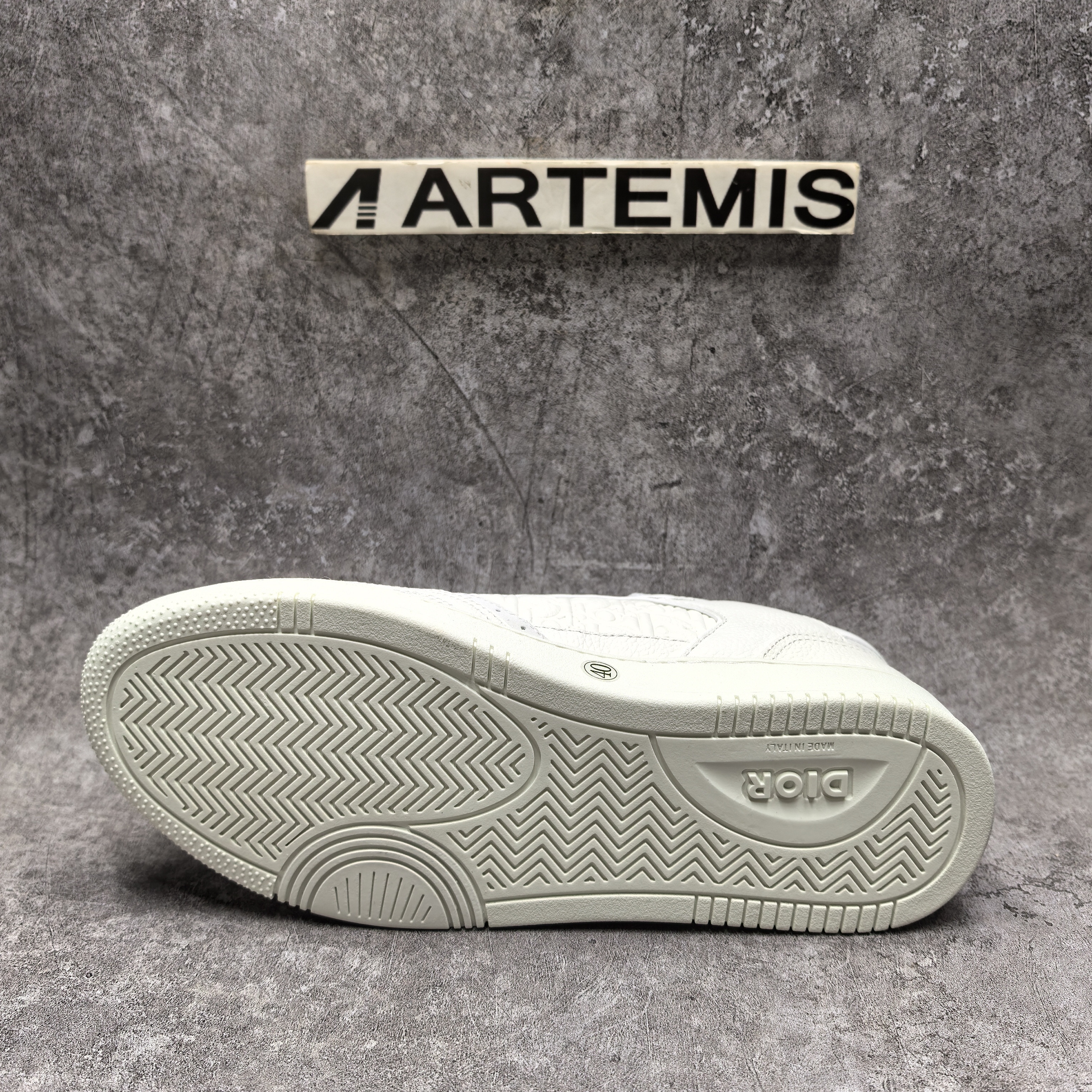 ua D*or sneaker
