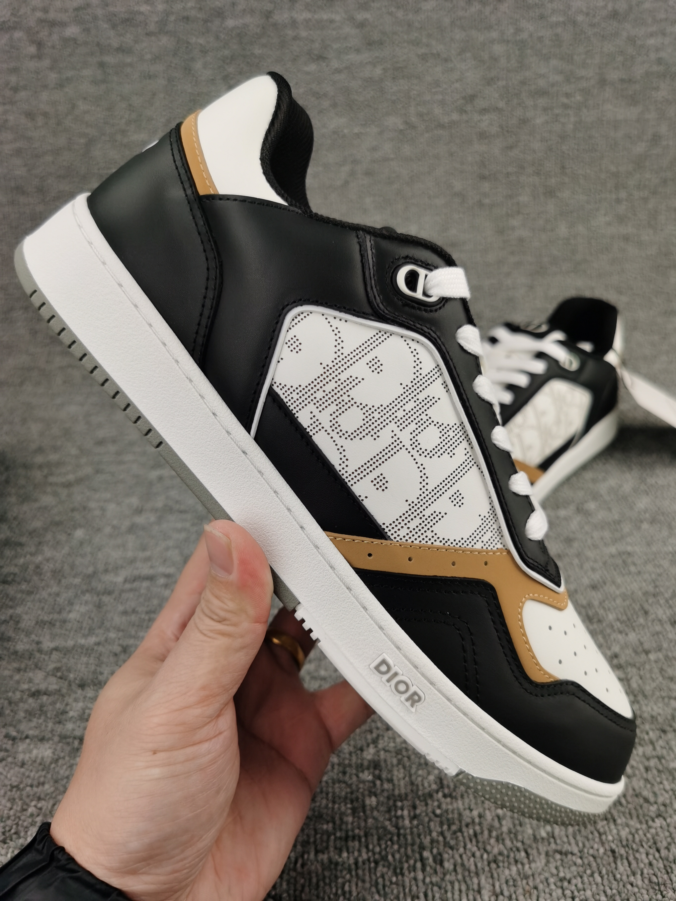 ua D*or b27 sneaker