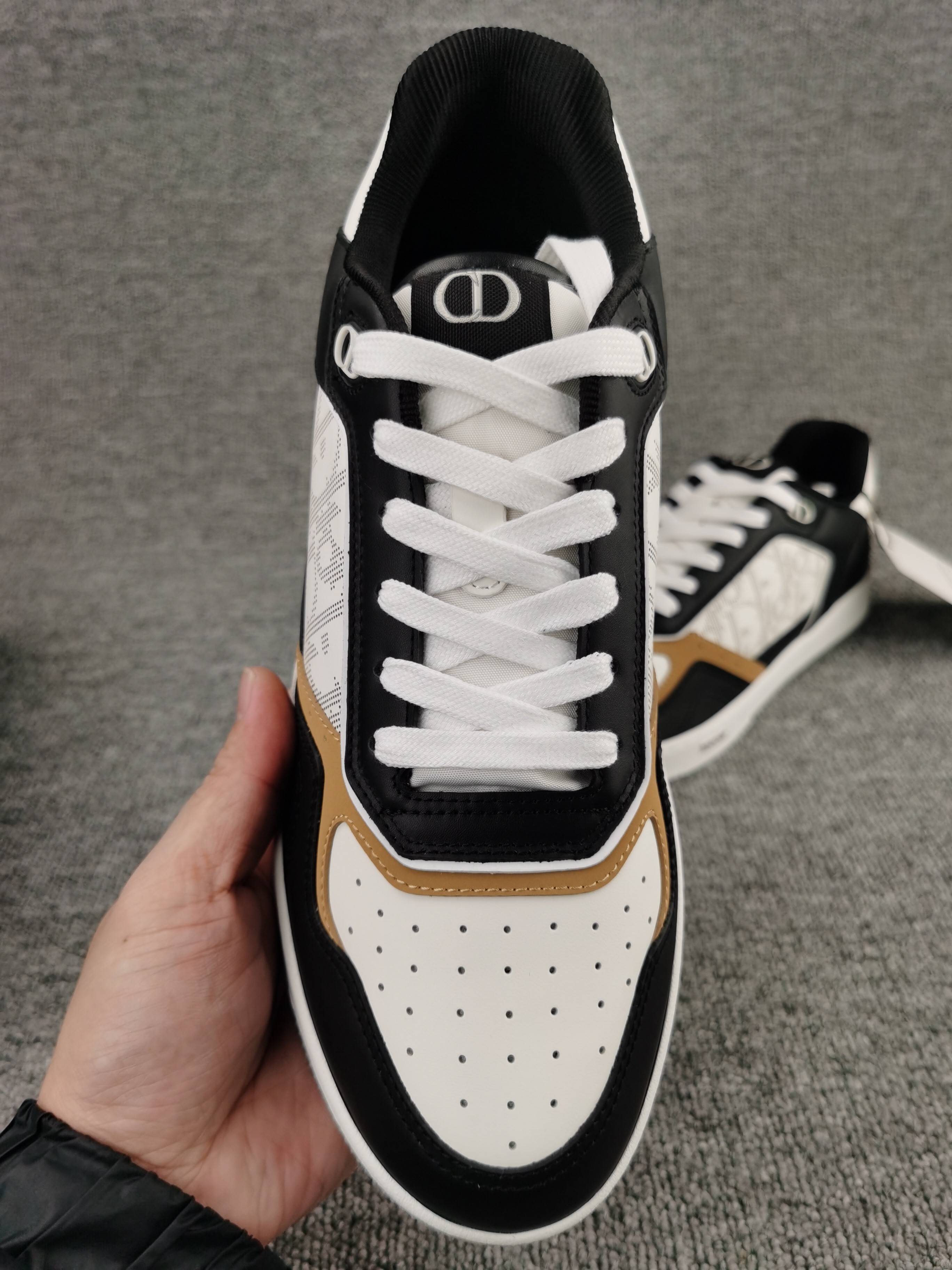 ua D*or b27 sneaker