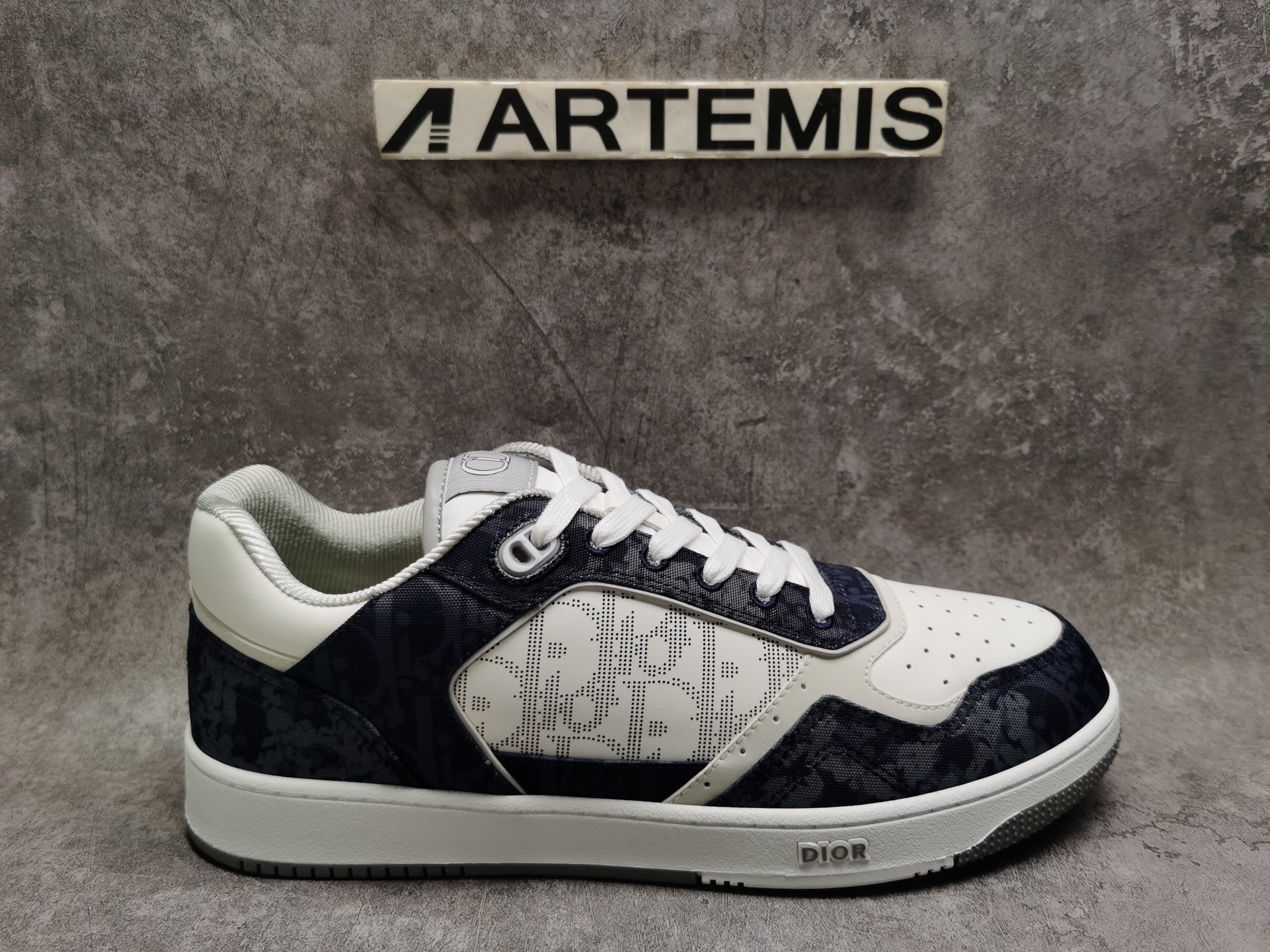 ua D*or b27 sneaker