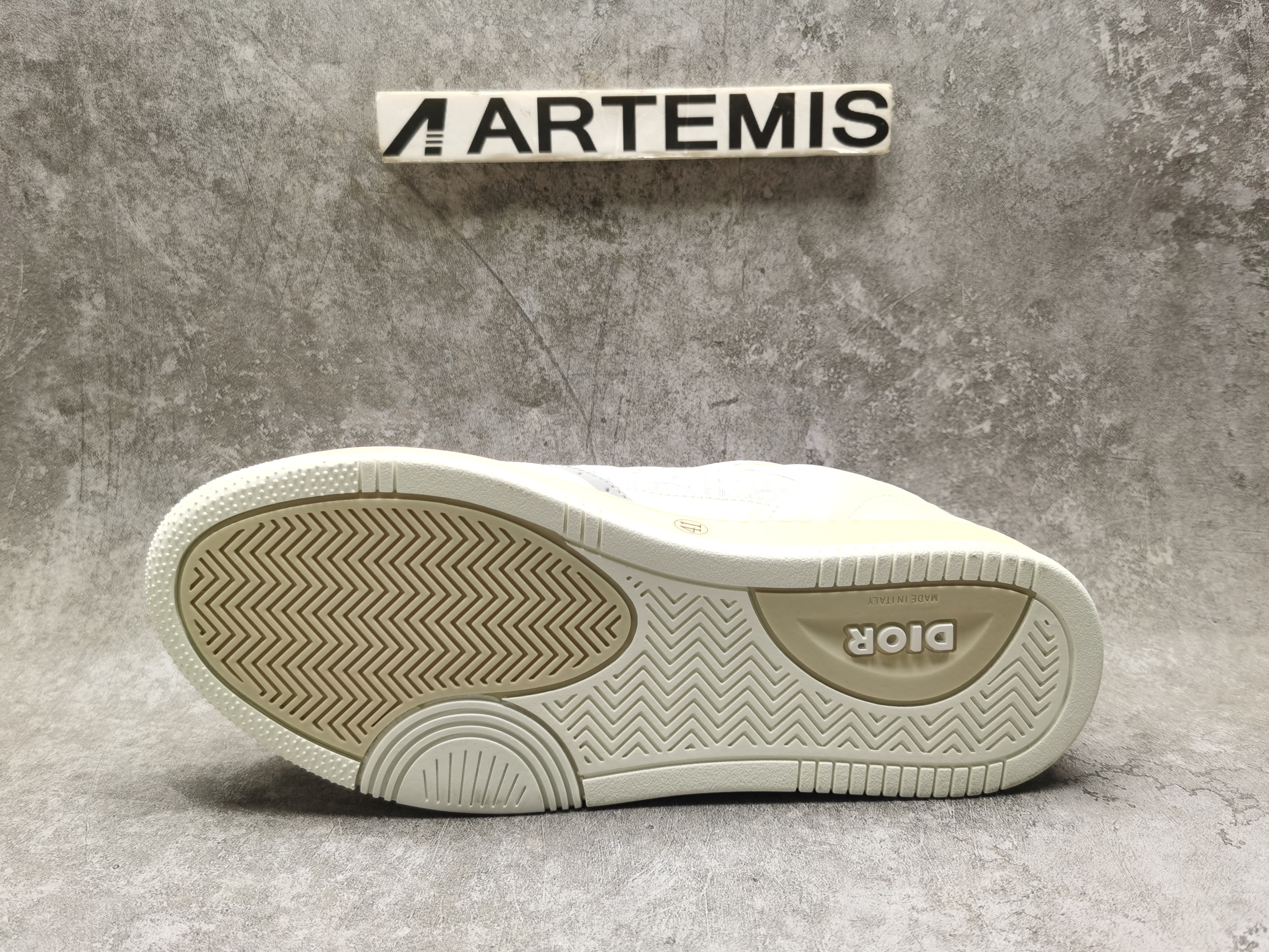 ua D*or sneaker