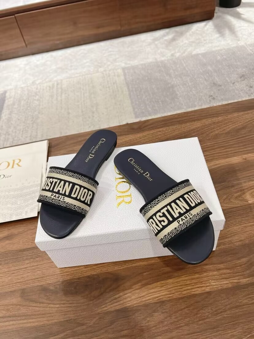 ua D*or dway slide