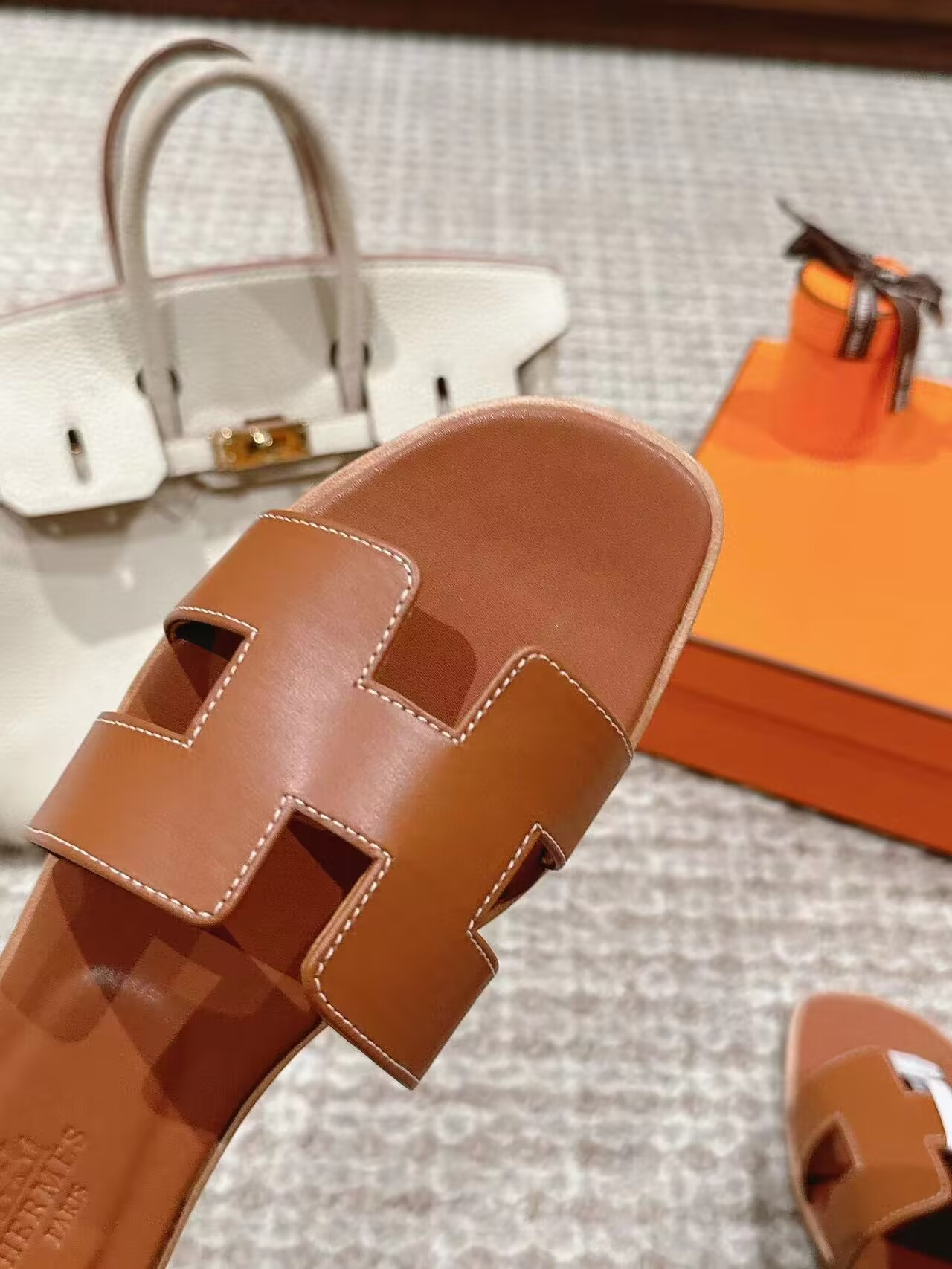 ua H**mes oran sandal