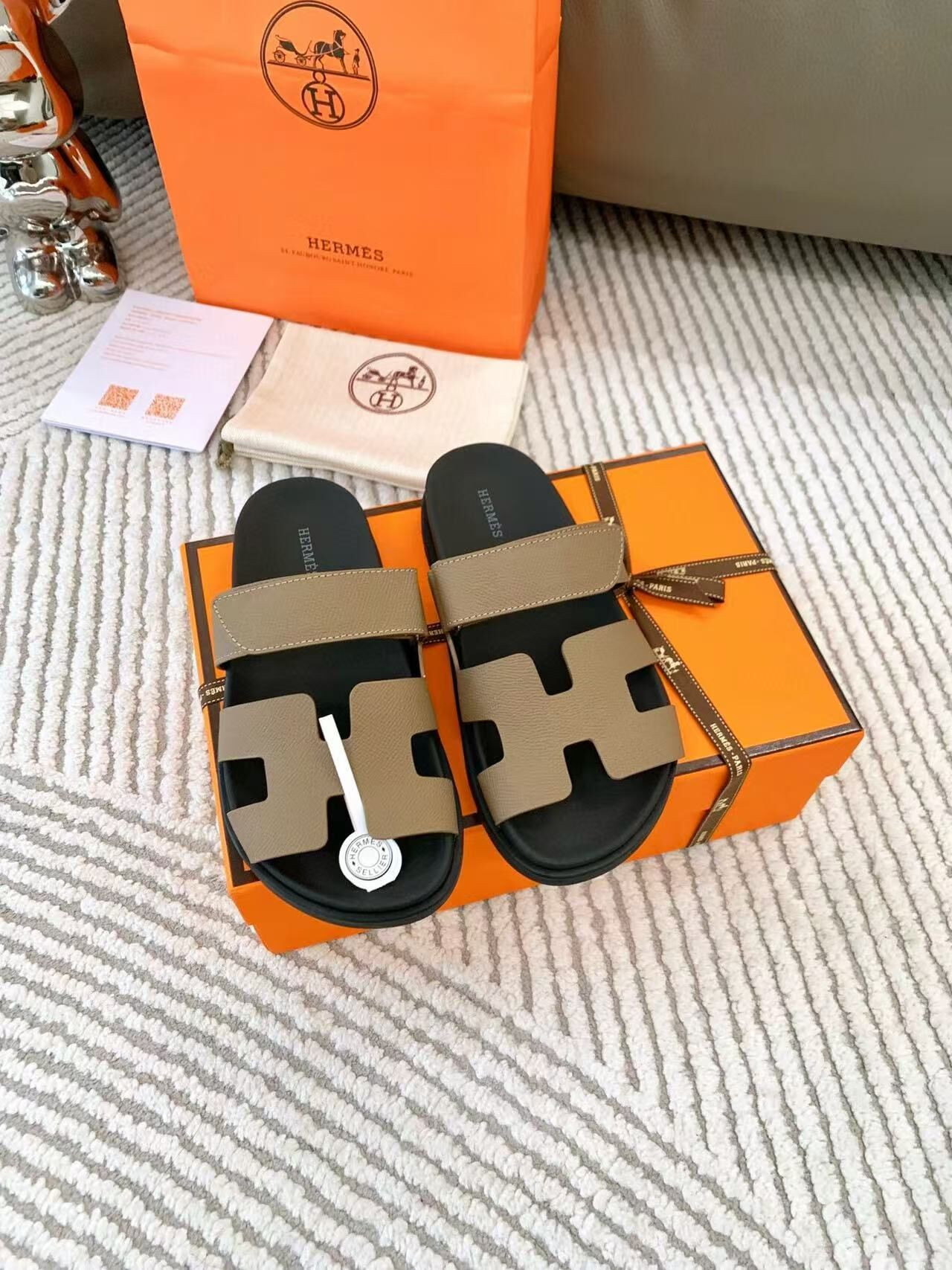 ua H**mes chypre sandal
