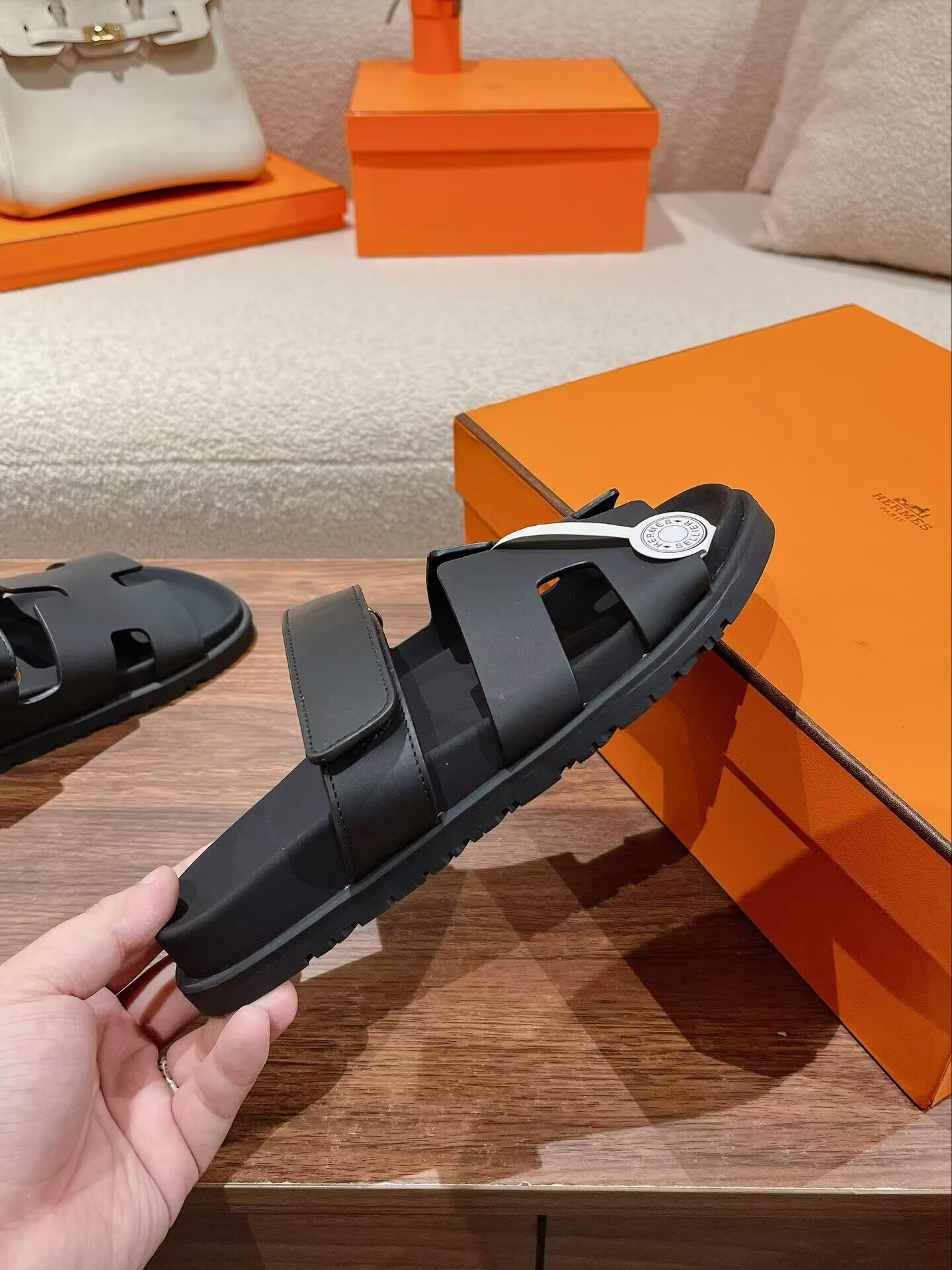 ua H**mes chypre sandal