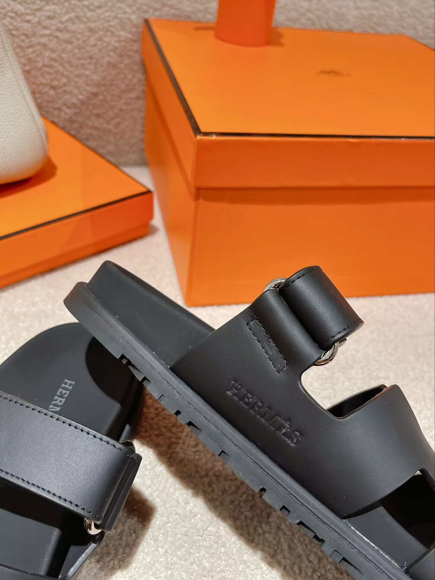 ua H**mes chypre sandal