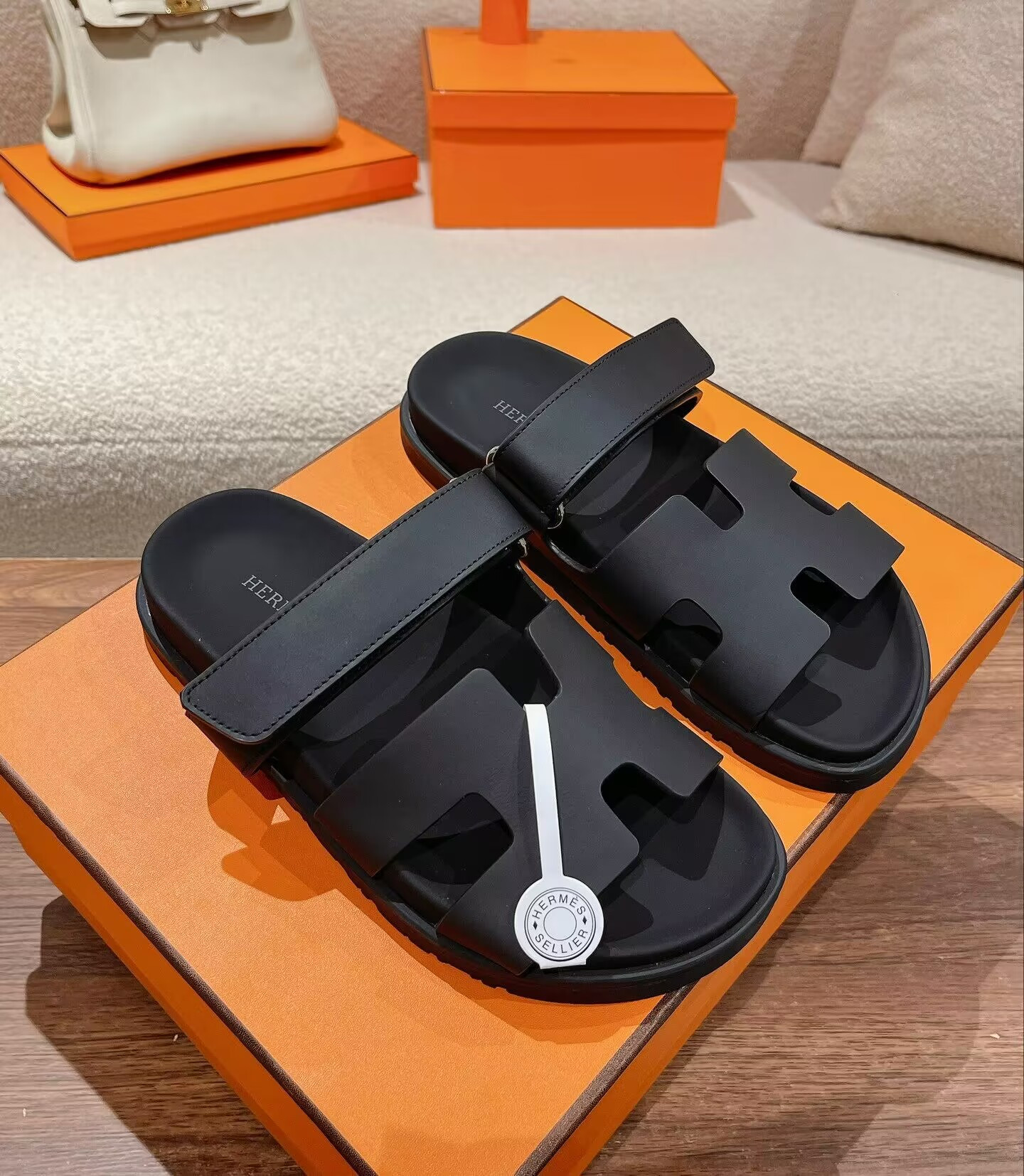 ua H**mes chypre sandal