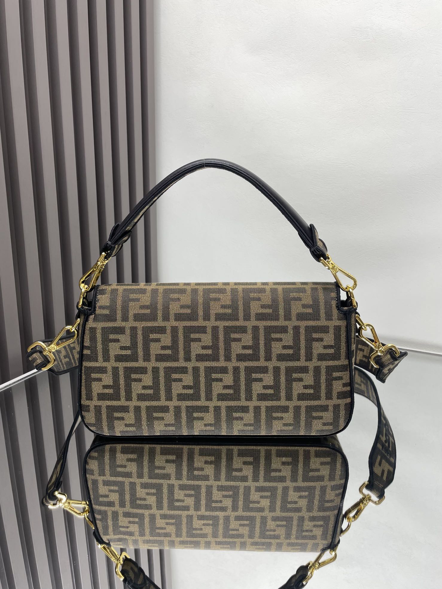 F**di baguette shoulder bag 26x13x6cm