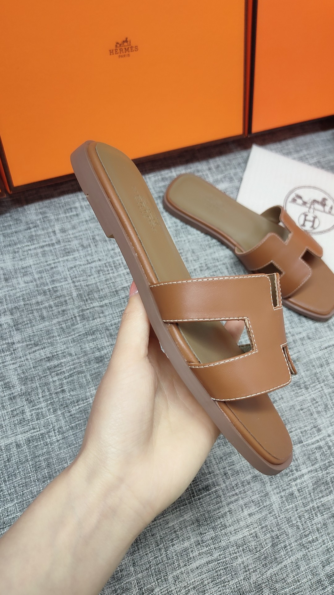 ua H**mes oran sandal