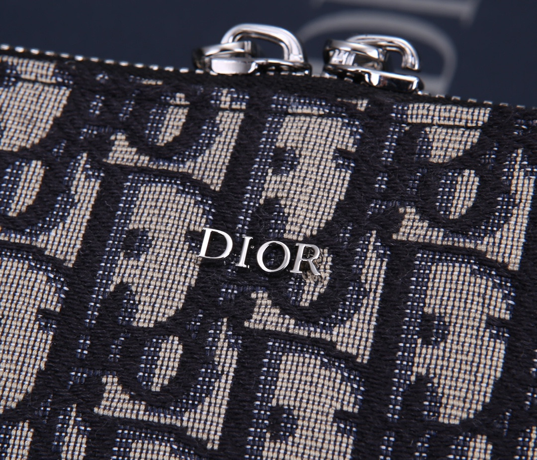 D*or zipped pouch with strap 17×12.5×6cm