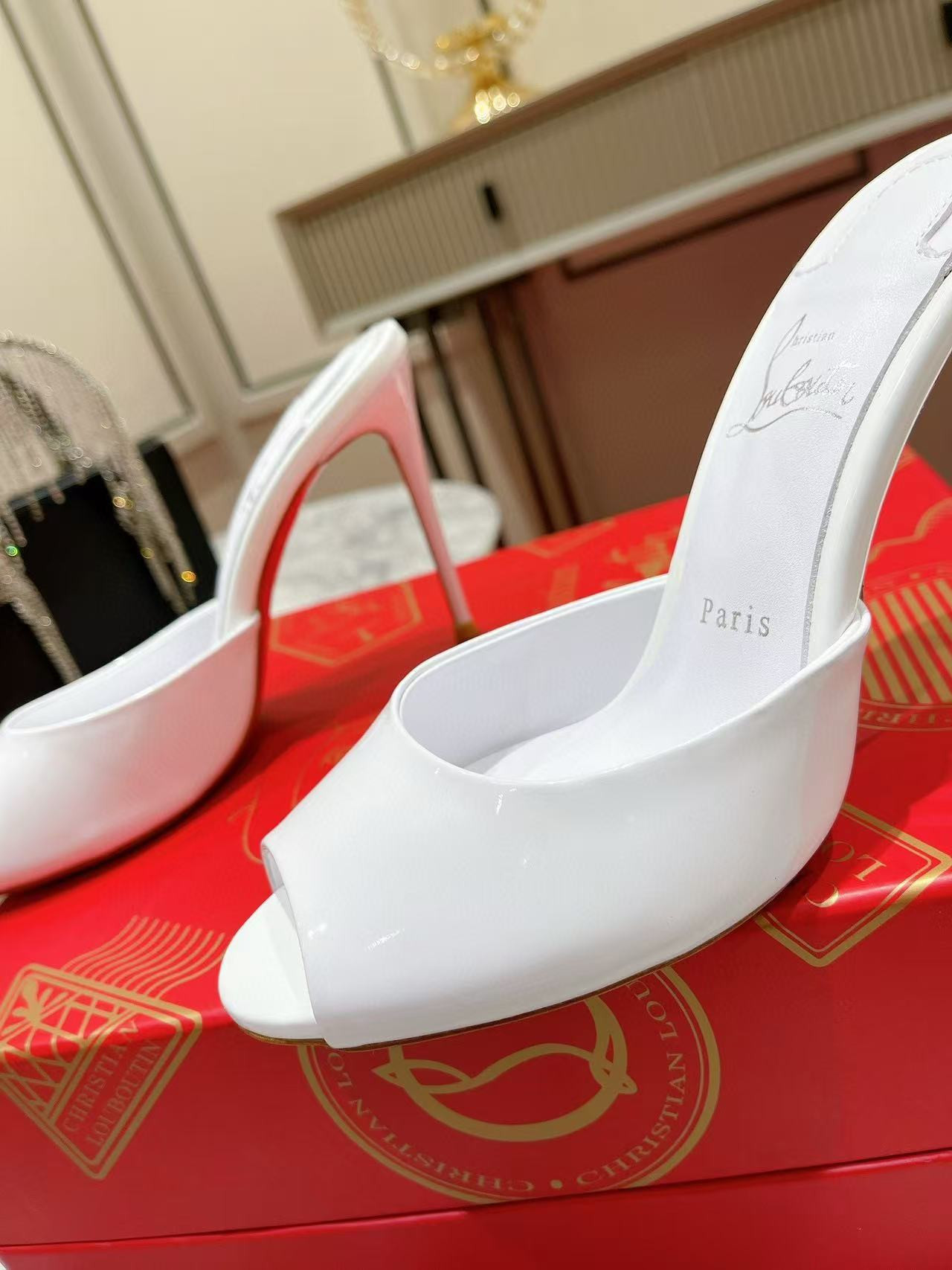 ua Ch**an louboutin bridal me dolly patent leather mules