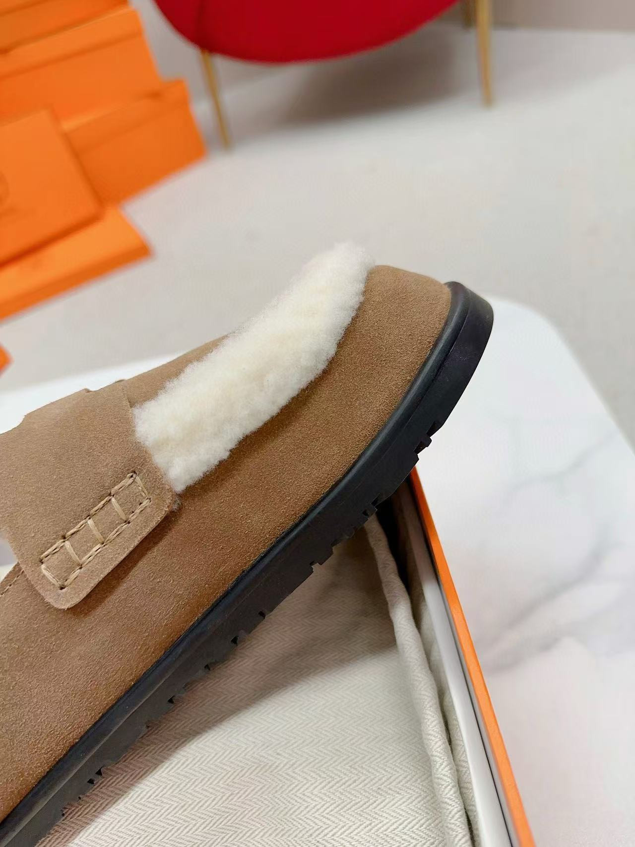 ua H**mes chypre sandal