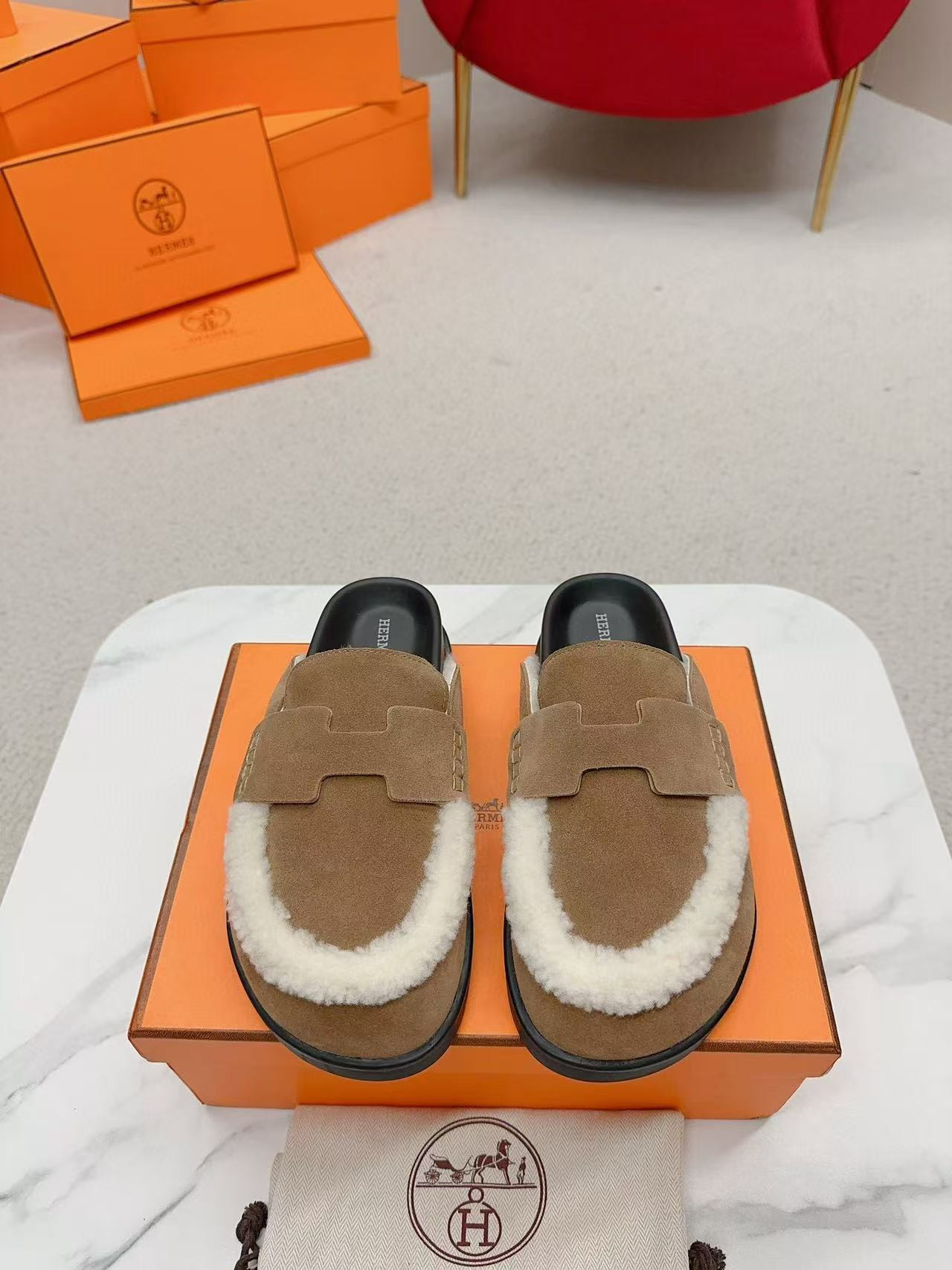 ua H**mes chypre sandal