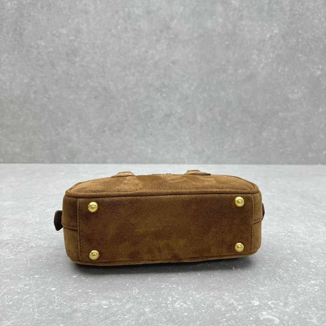 M1v M1v arcadie matelassé nappa leather bag 22x10.5x7.5cm