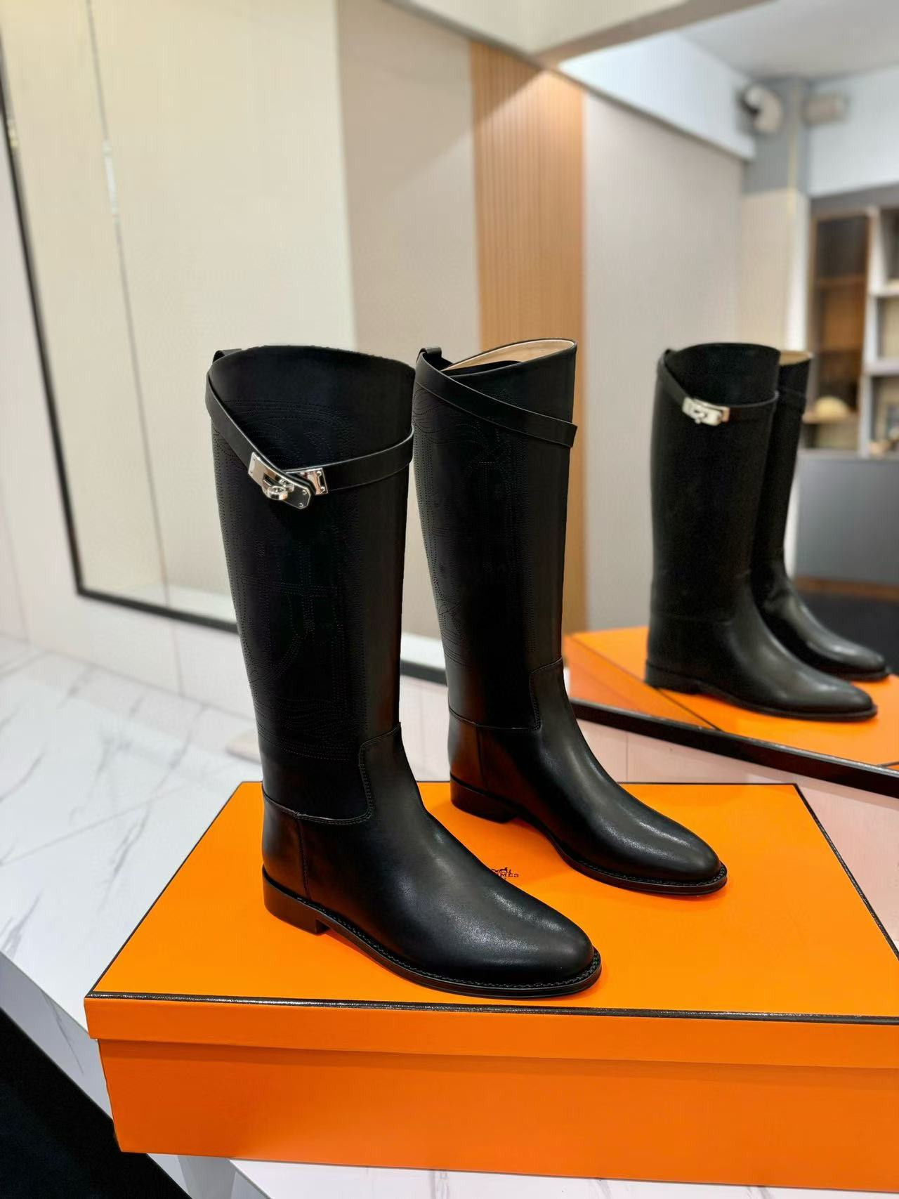 ua H**mes jumping boots