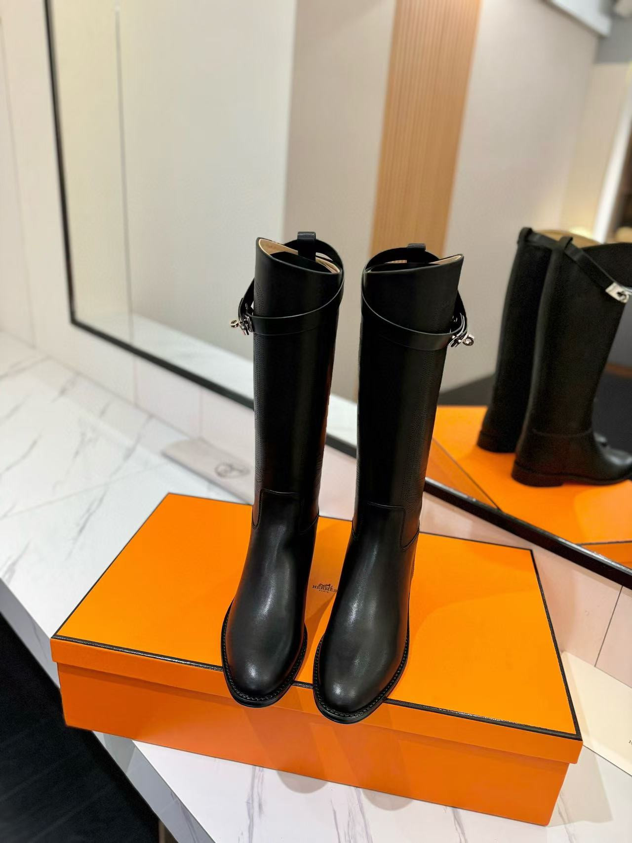 ua H**mes jumping boots