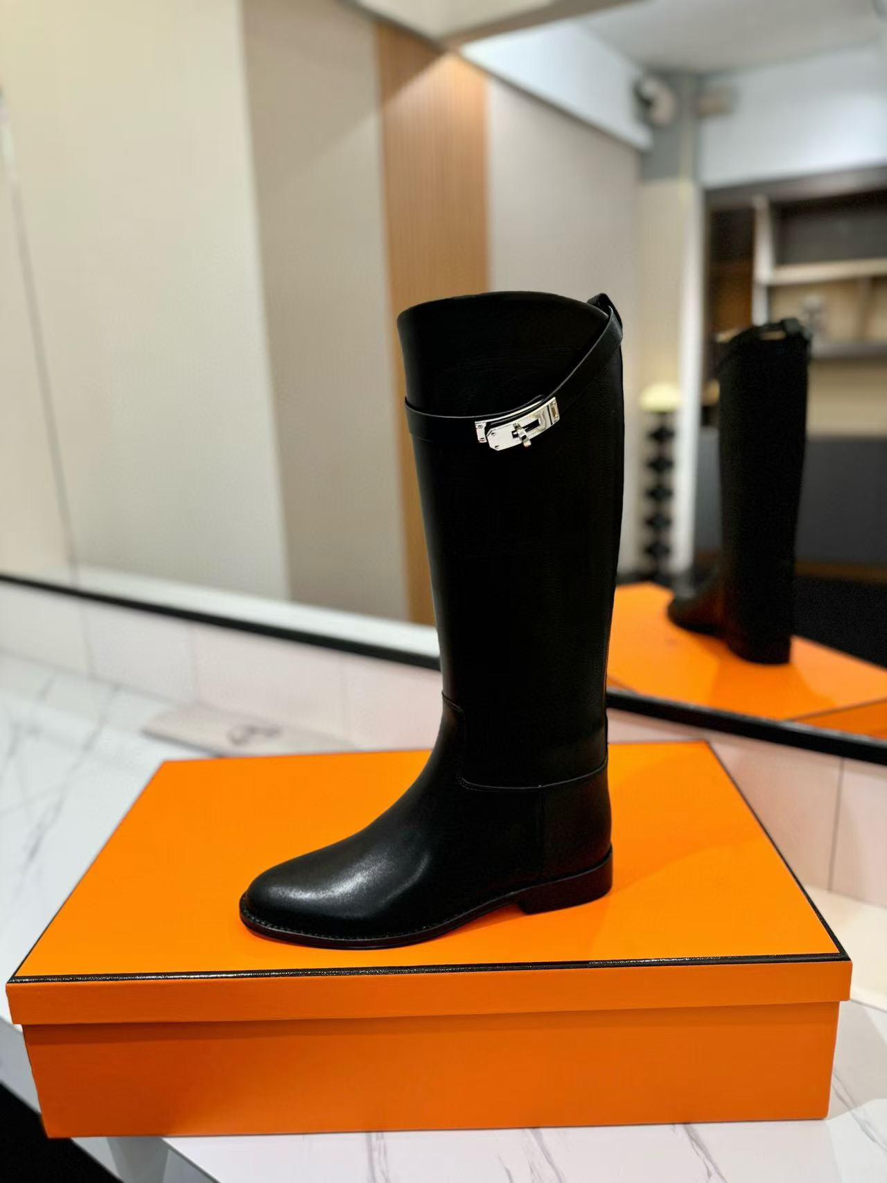 ua H**mes jumping boots