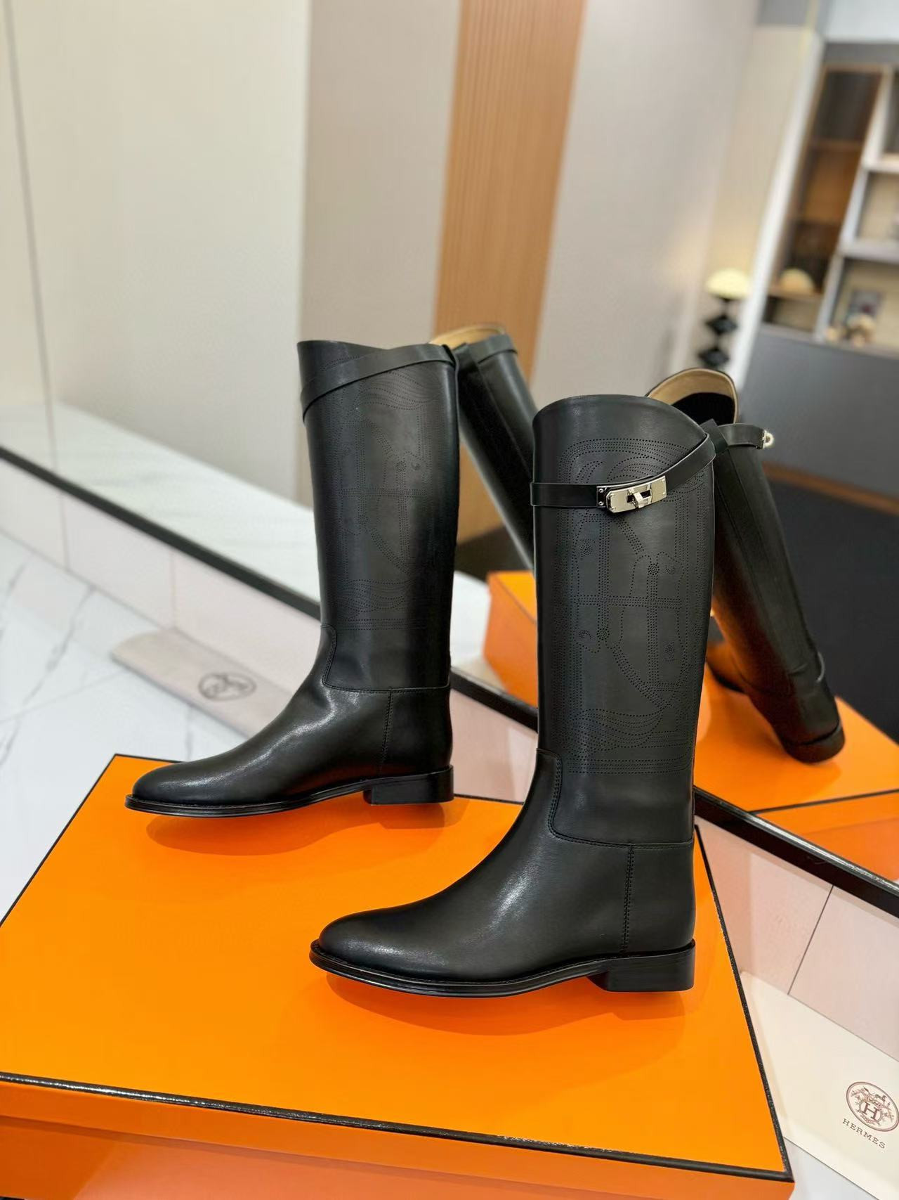 ua H**mes jumping boots