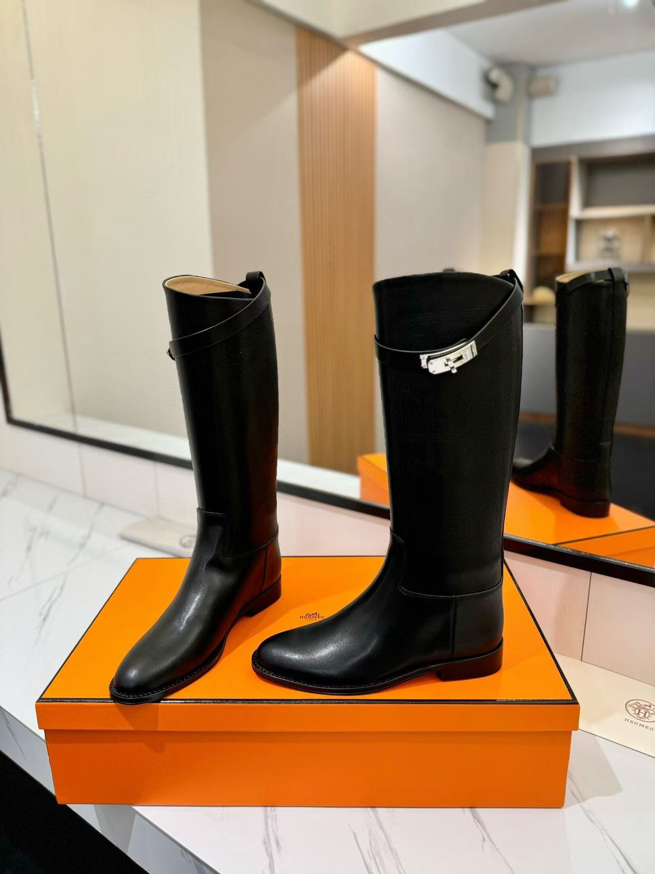 ua H**mes jumping boots