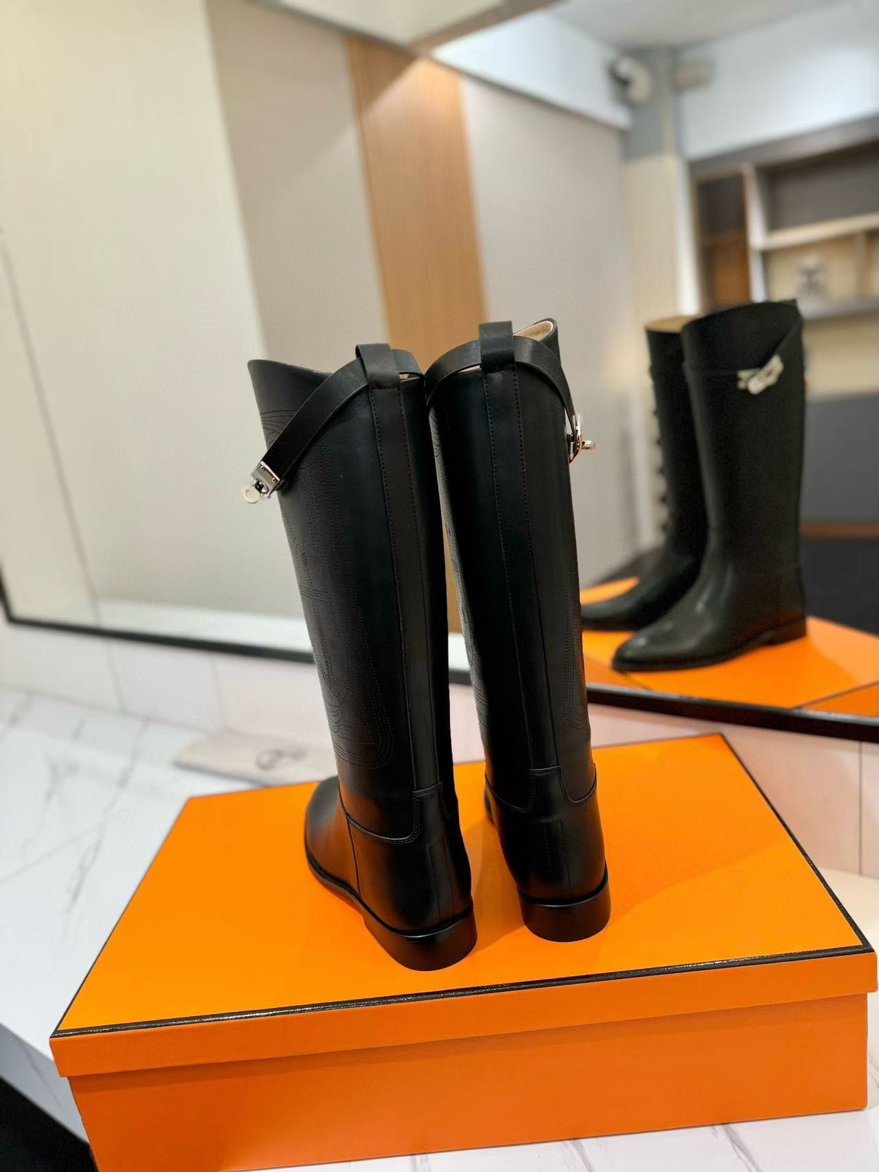 ua H**mes jumping boots