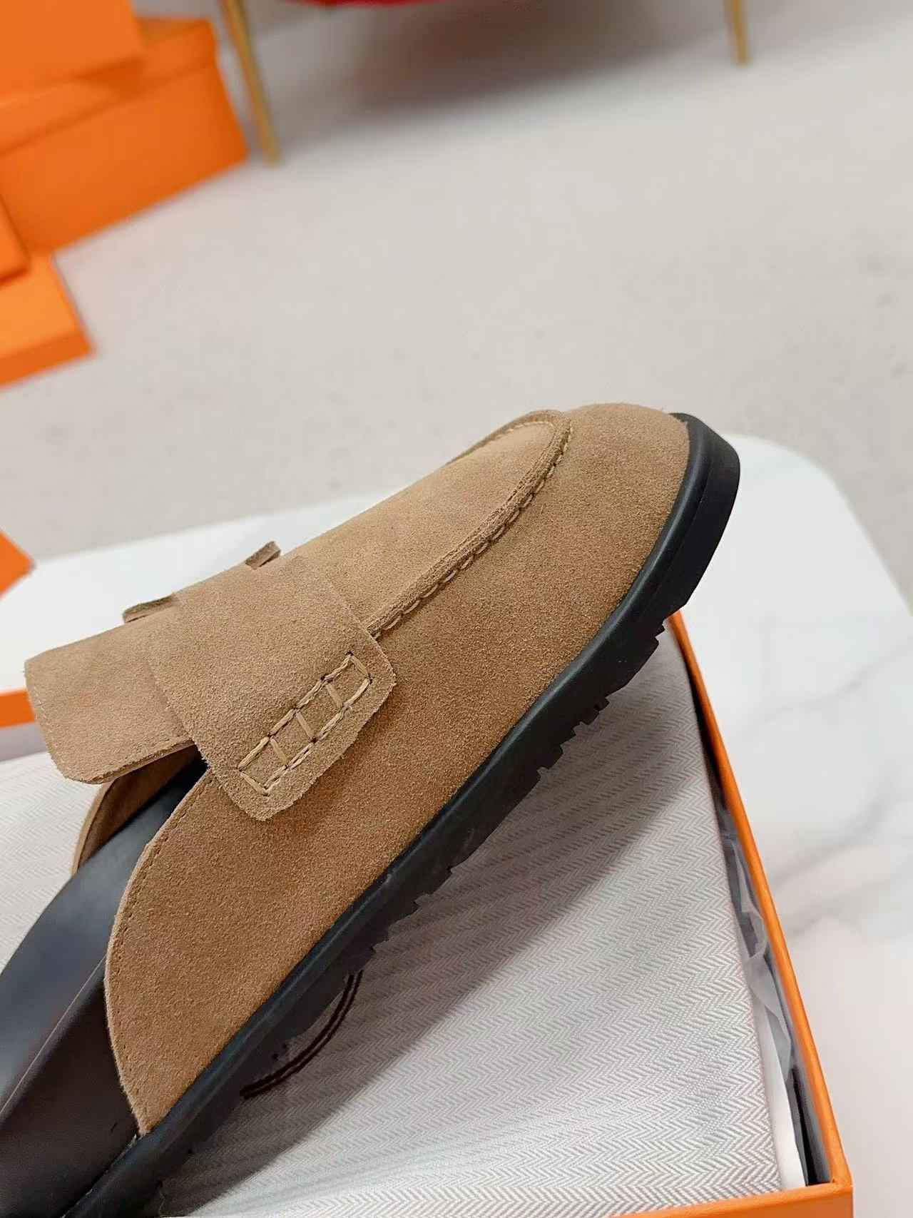 ua H**mes slippers