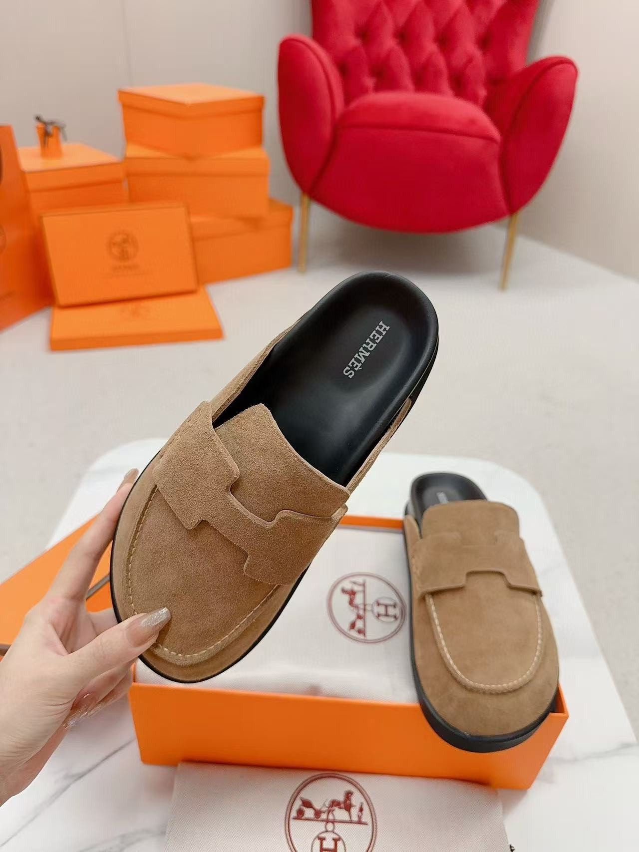 ua H**mes slippers