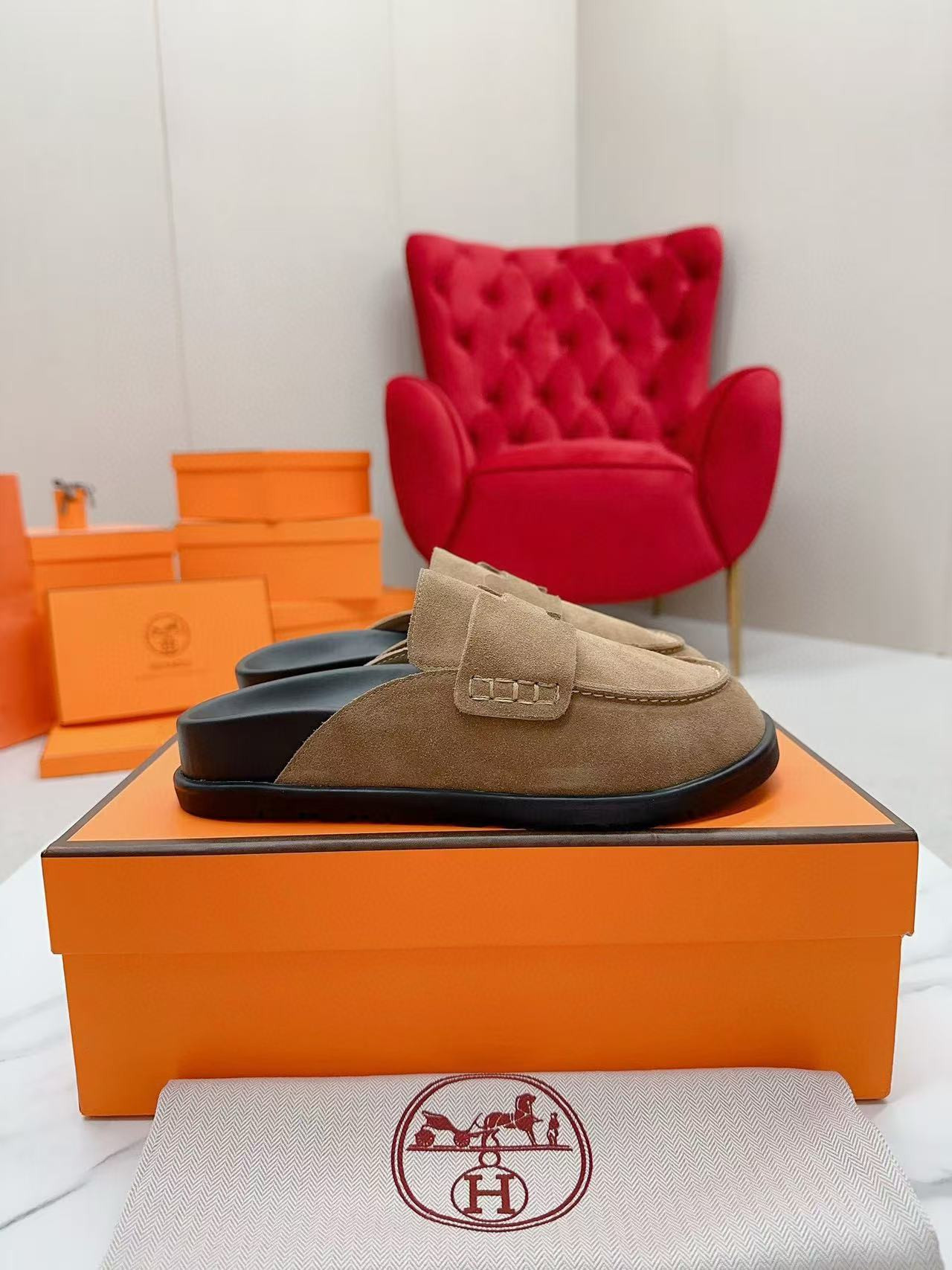 ua H**mes slippers