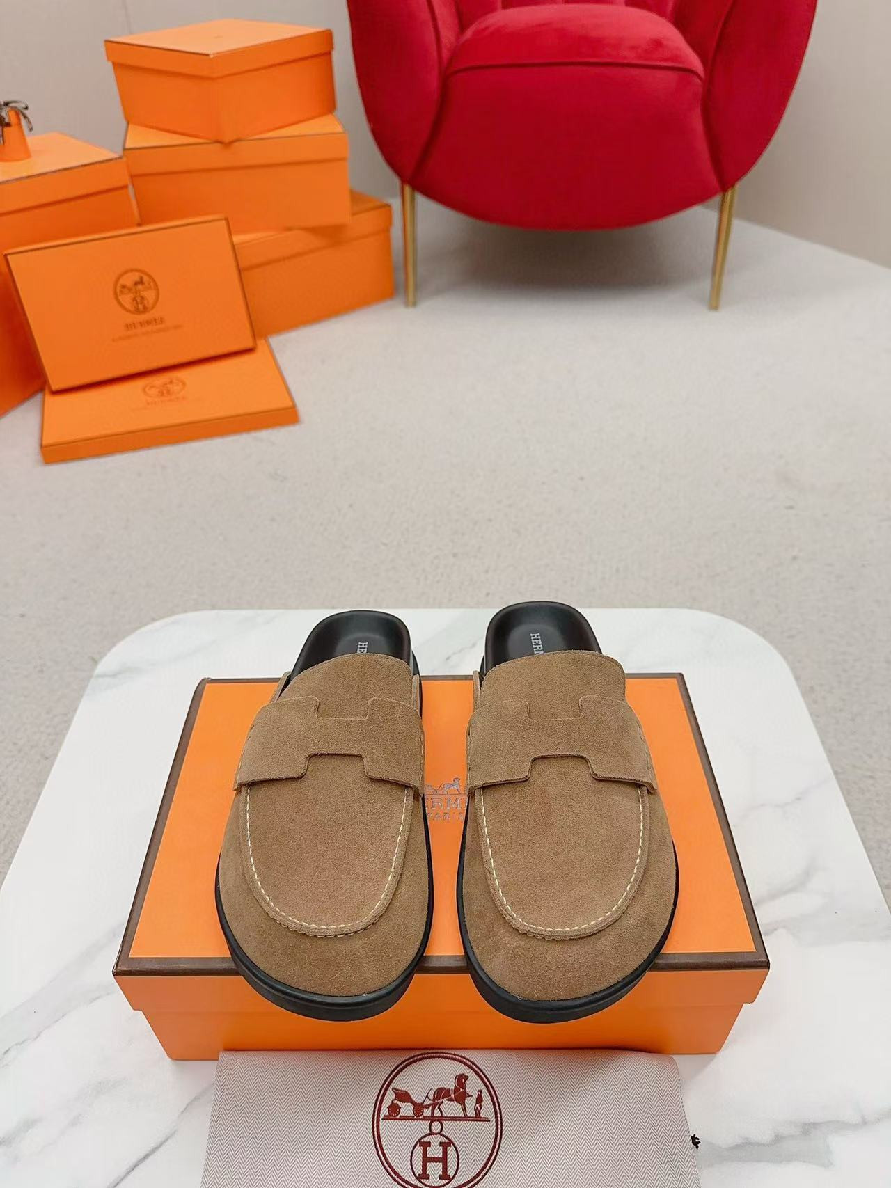 ua H**mes slippers