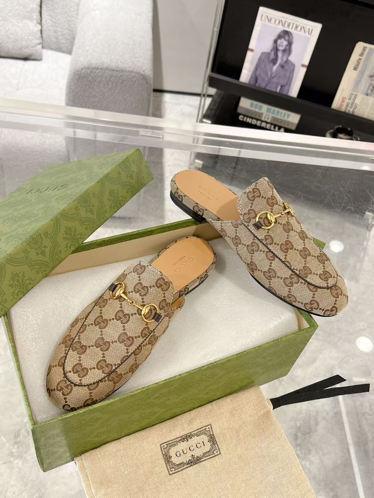 ua G*u*i princetown slipper