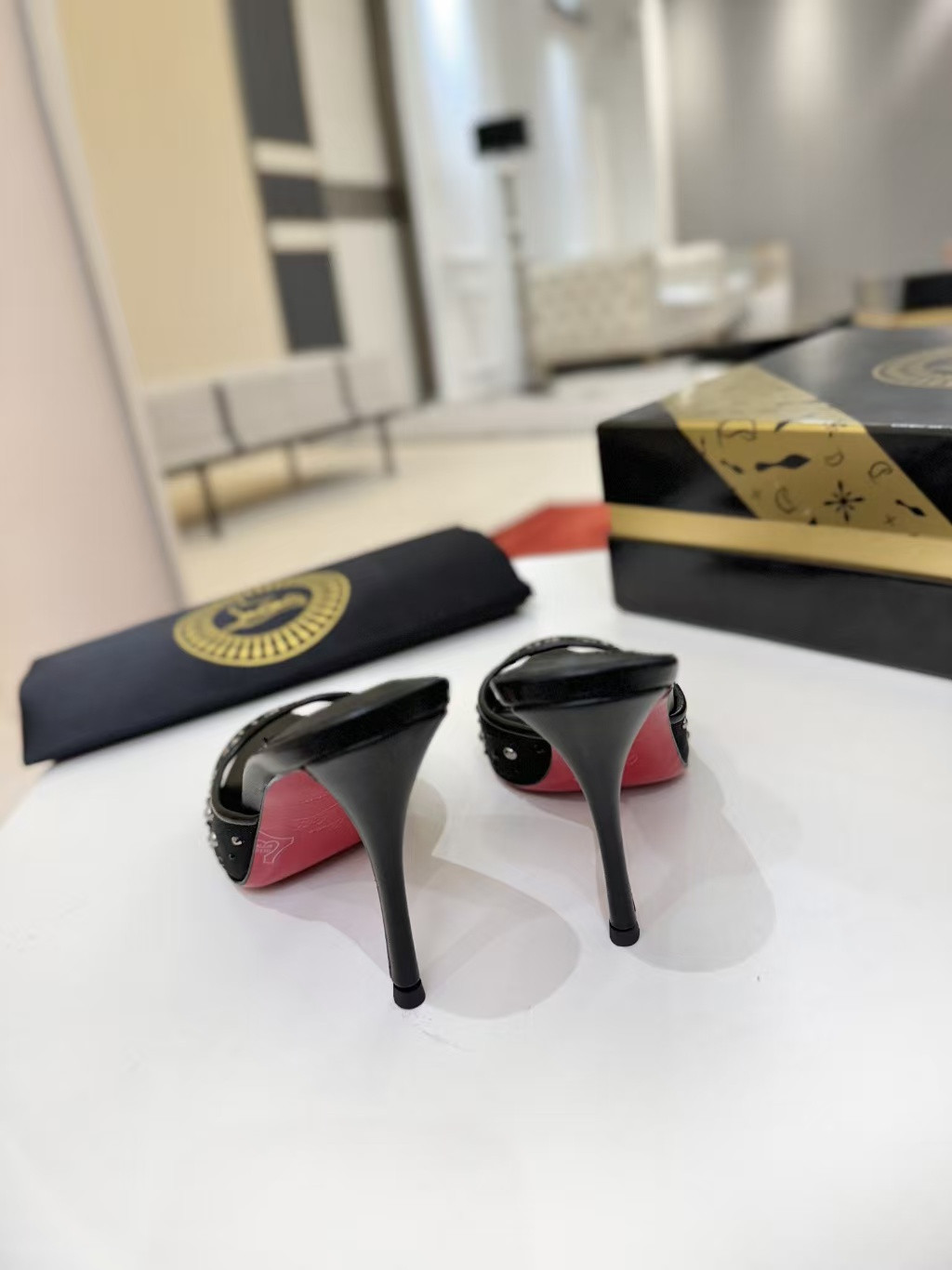 ua Ch**an louboutin miss z mule