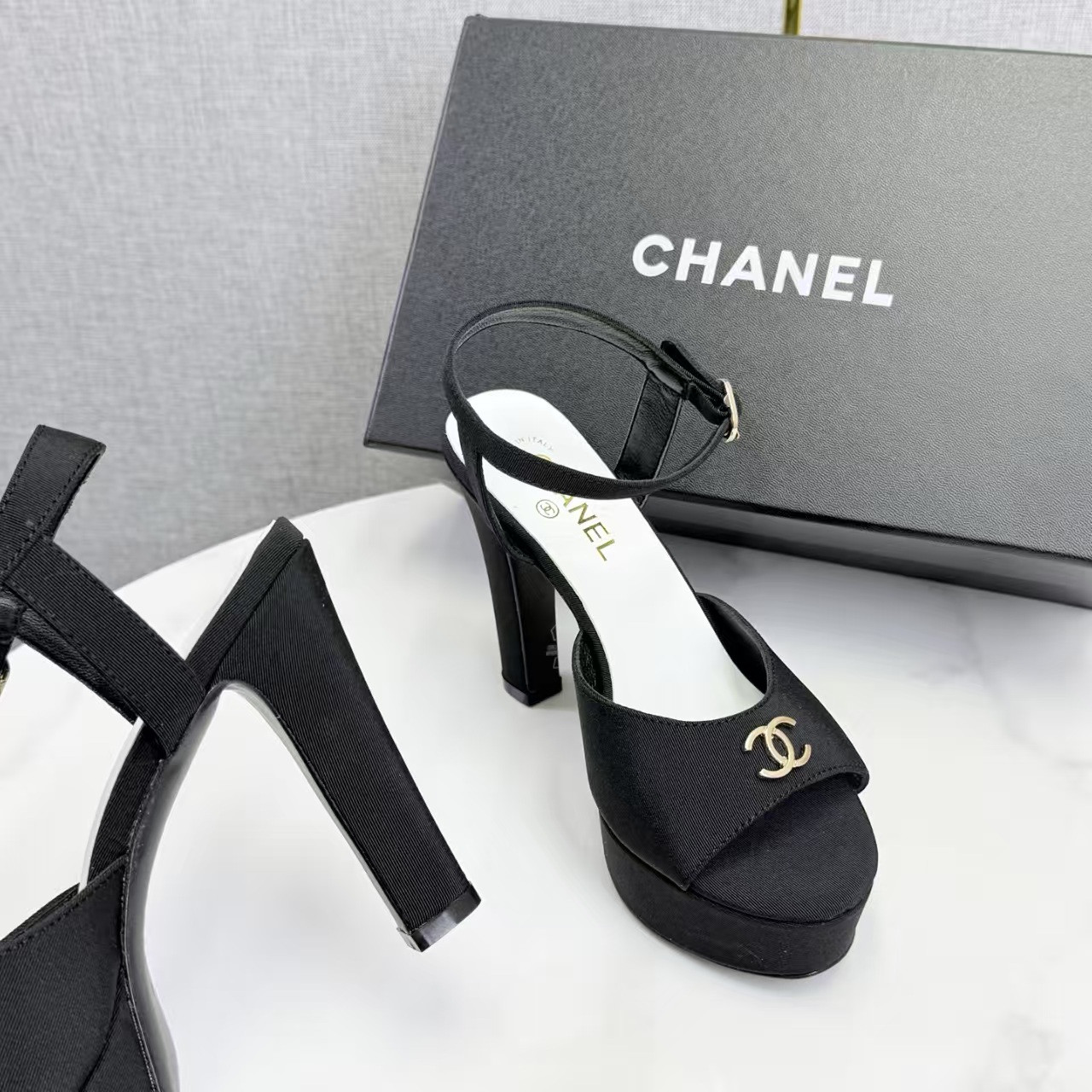 ua Ch*el sandals 11cm heel