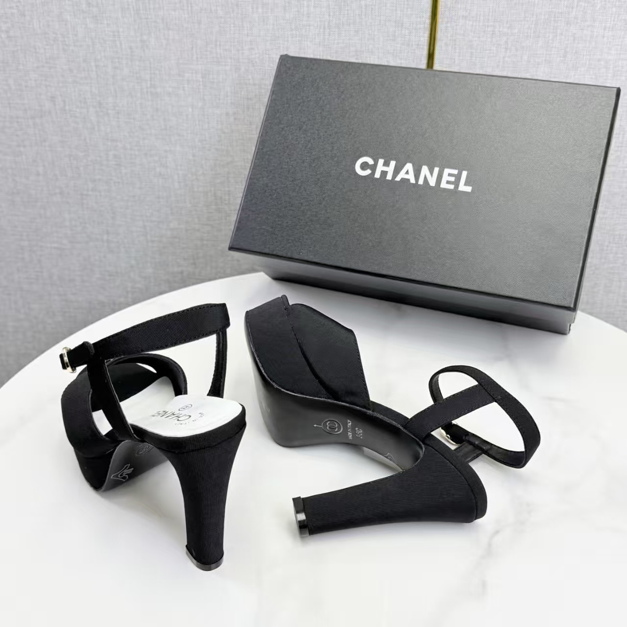 ua Ch*el sandals 11cm heel
