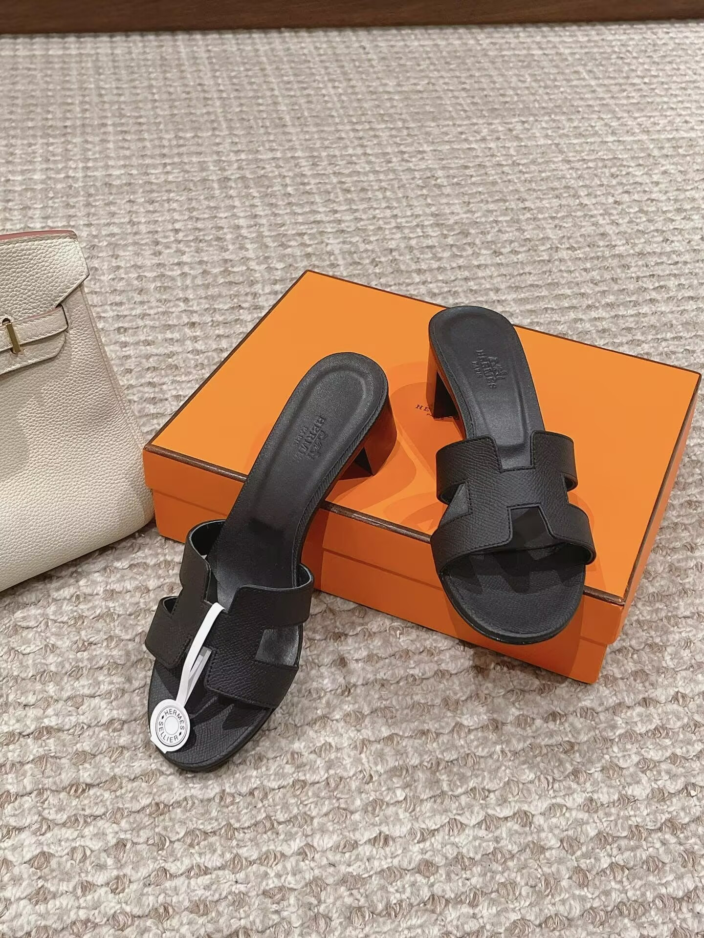 ua H**mes oasis sandal