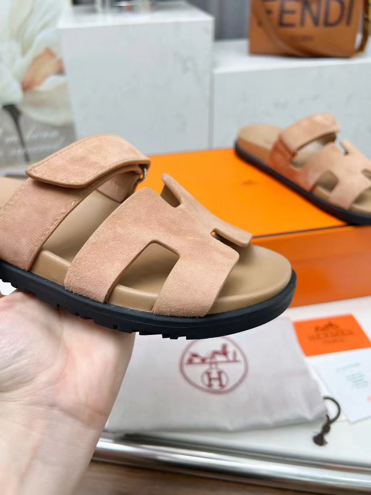 ua H**mes chypre sandal