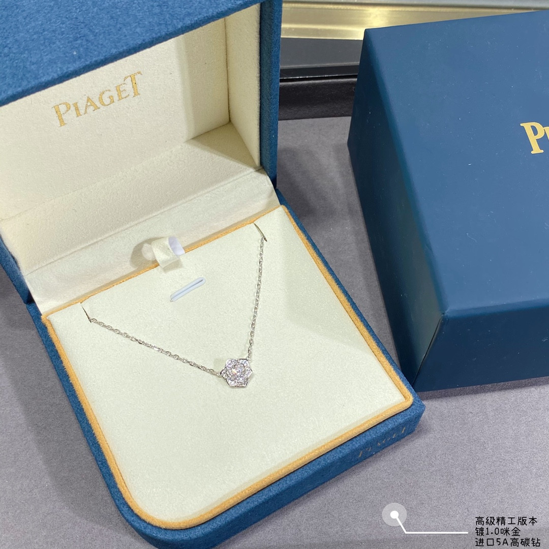 P1aget rose necklace