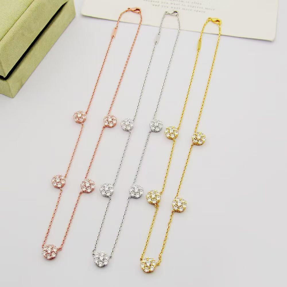 V*N CL*F & arpels fleurette necklace