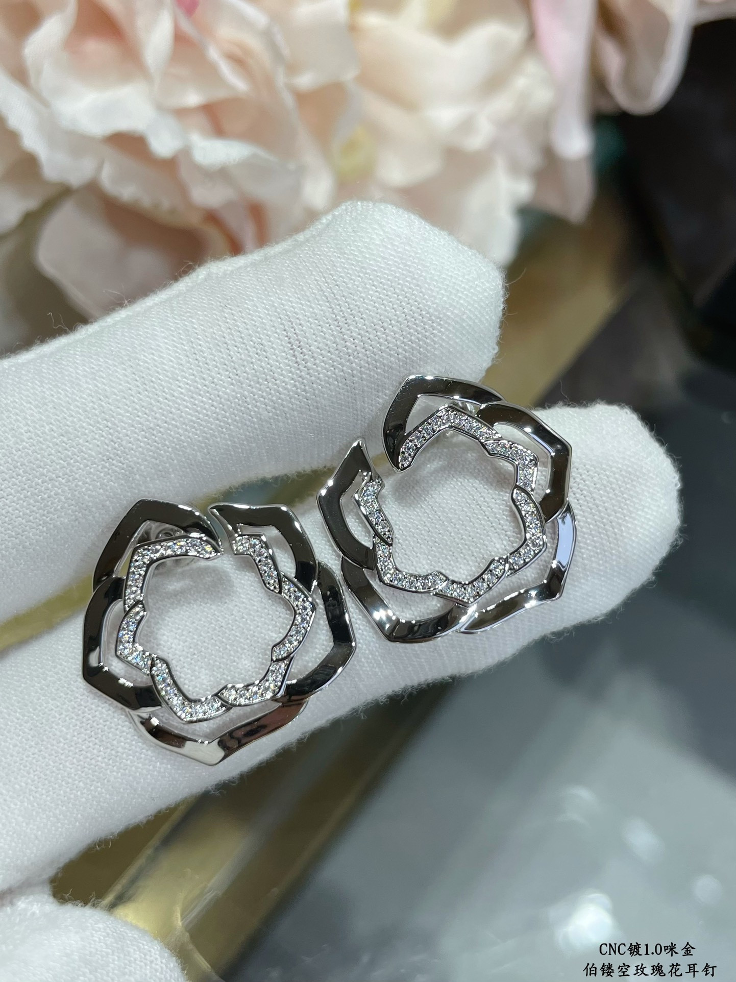 P1aget hollow rose earrings