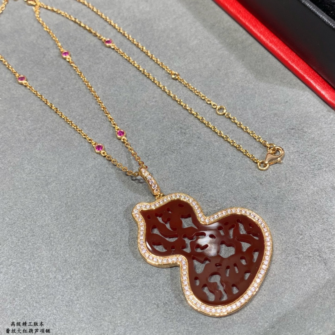 Qee1in large hollow gourd necklace