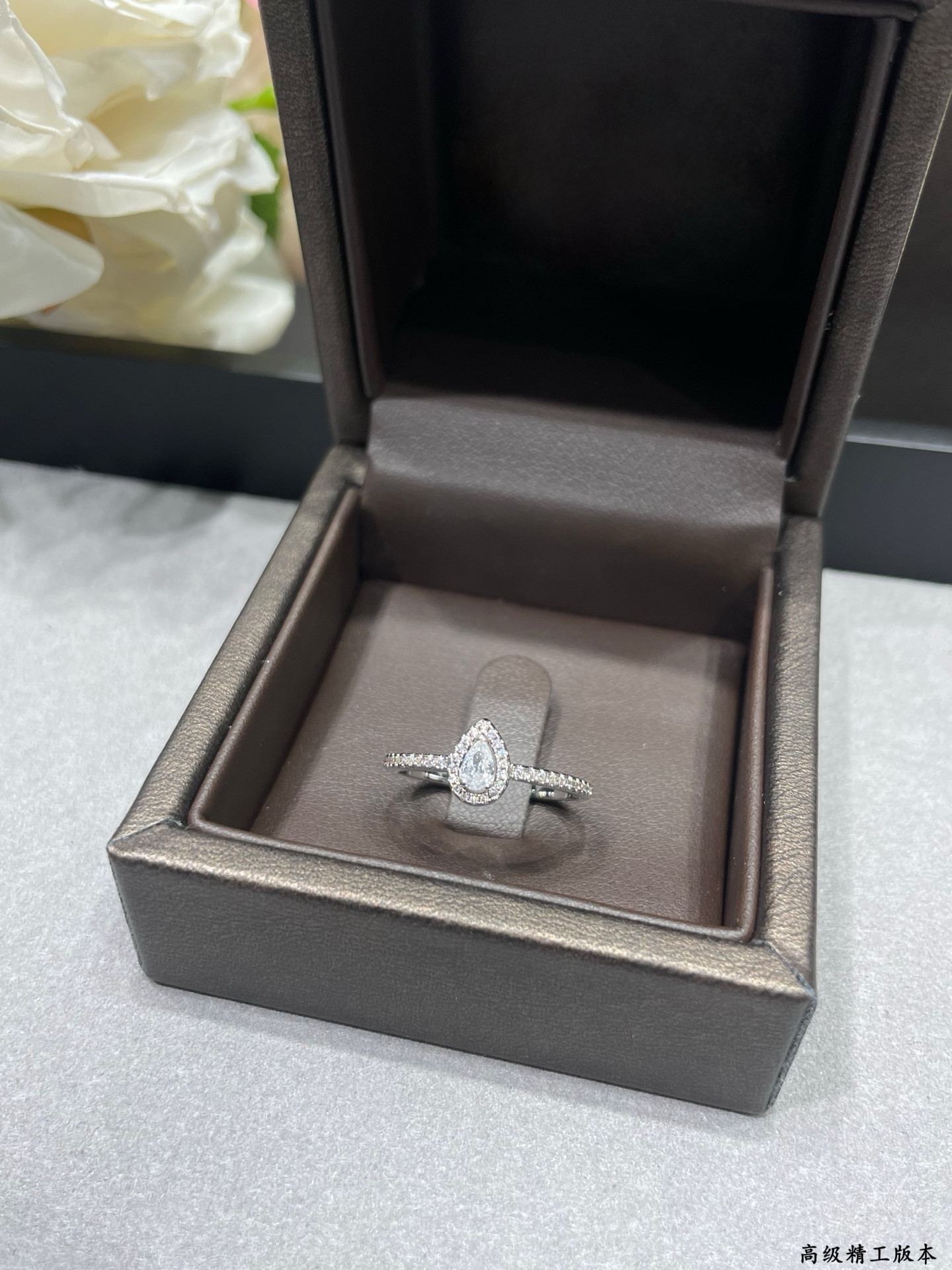 Mes1kaa single teardrop full di*m*nd ring