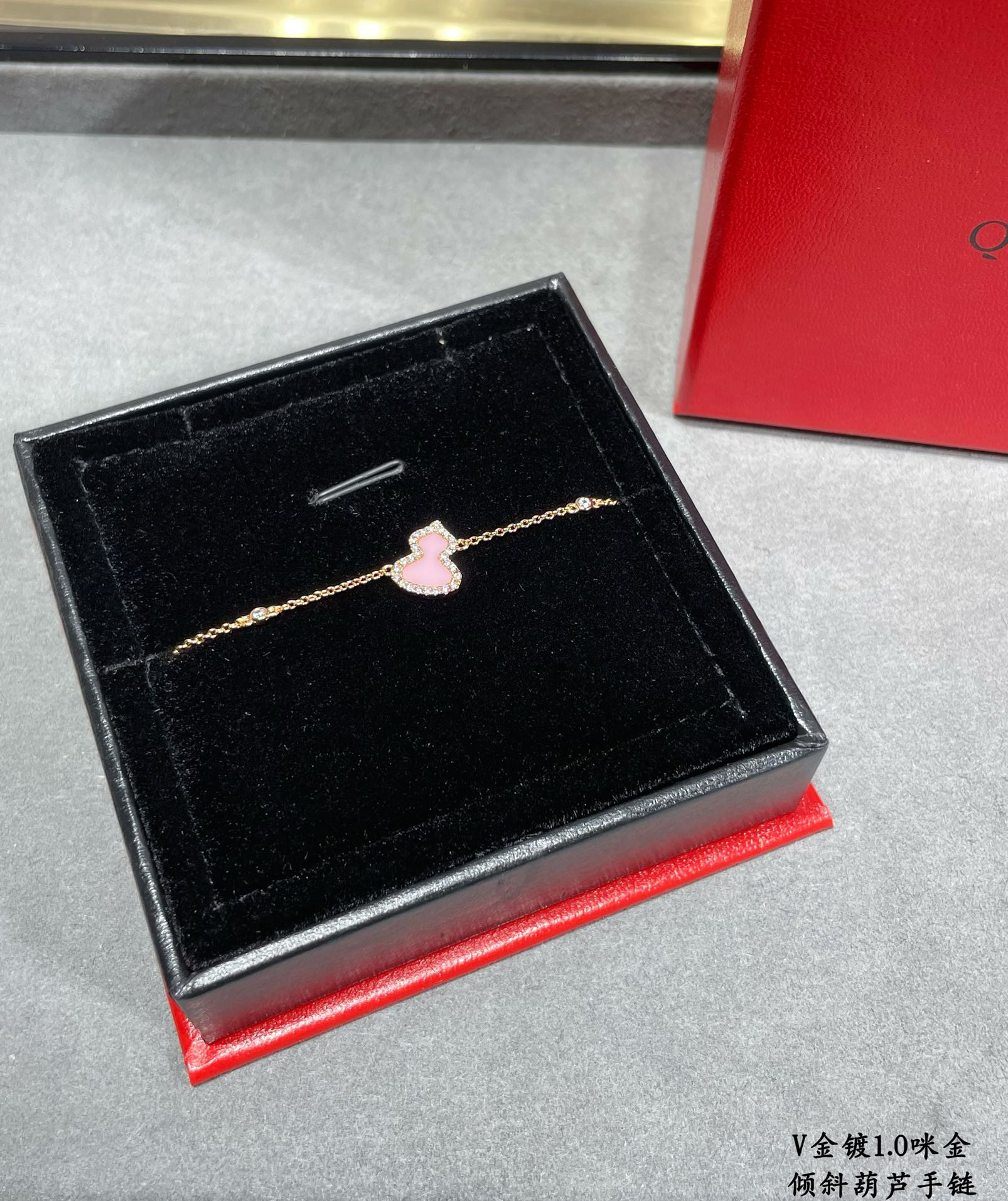 Qee1in tilted gourd bracelet