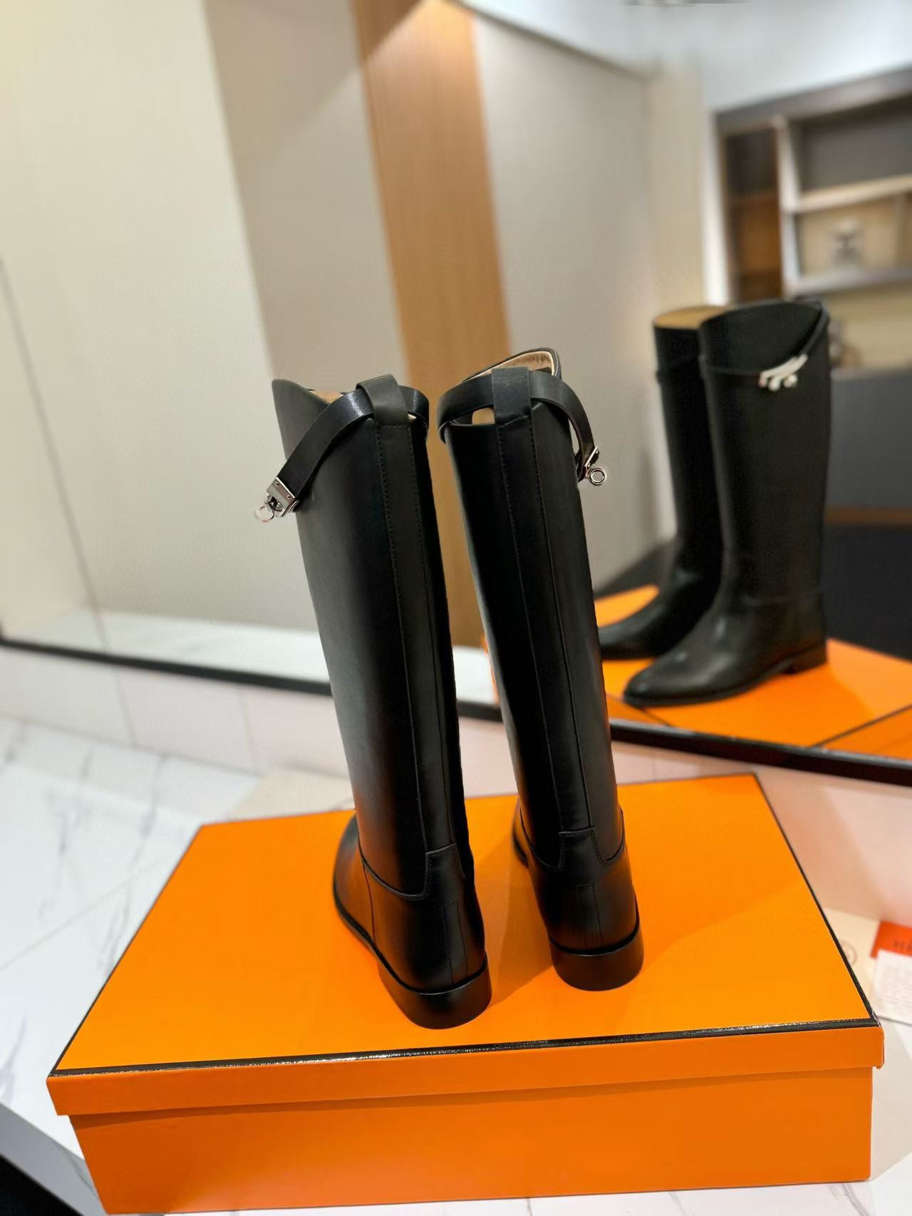 ua H**mes jumping boots