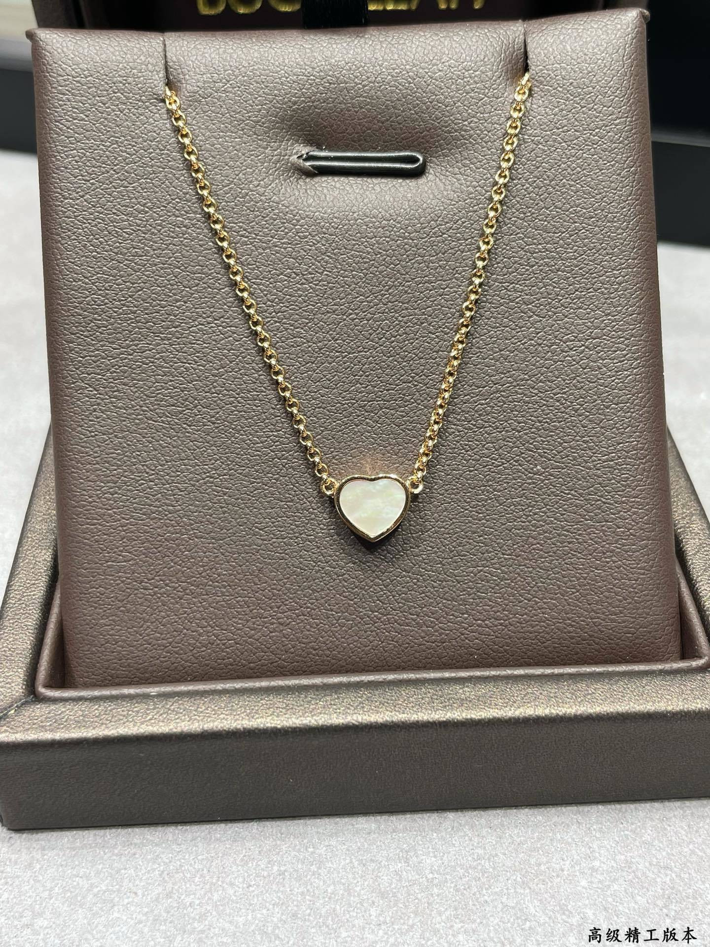 Ch0pard heart-shaped shell necklace